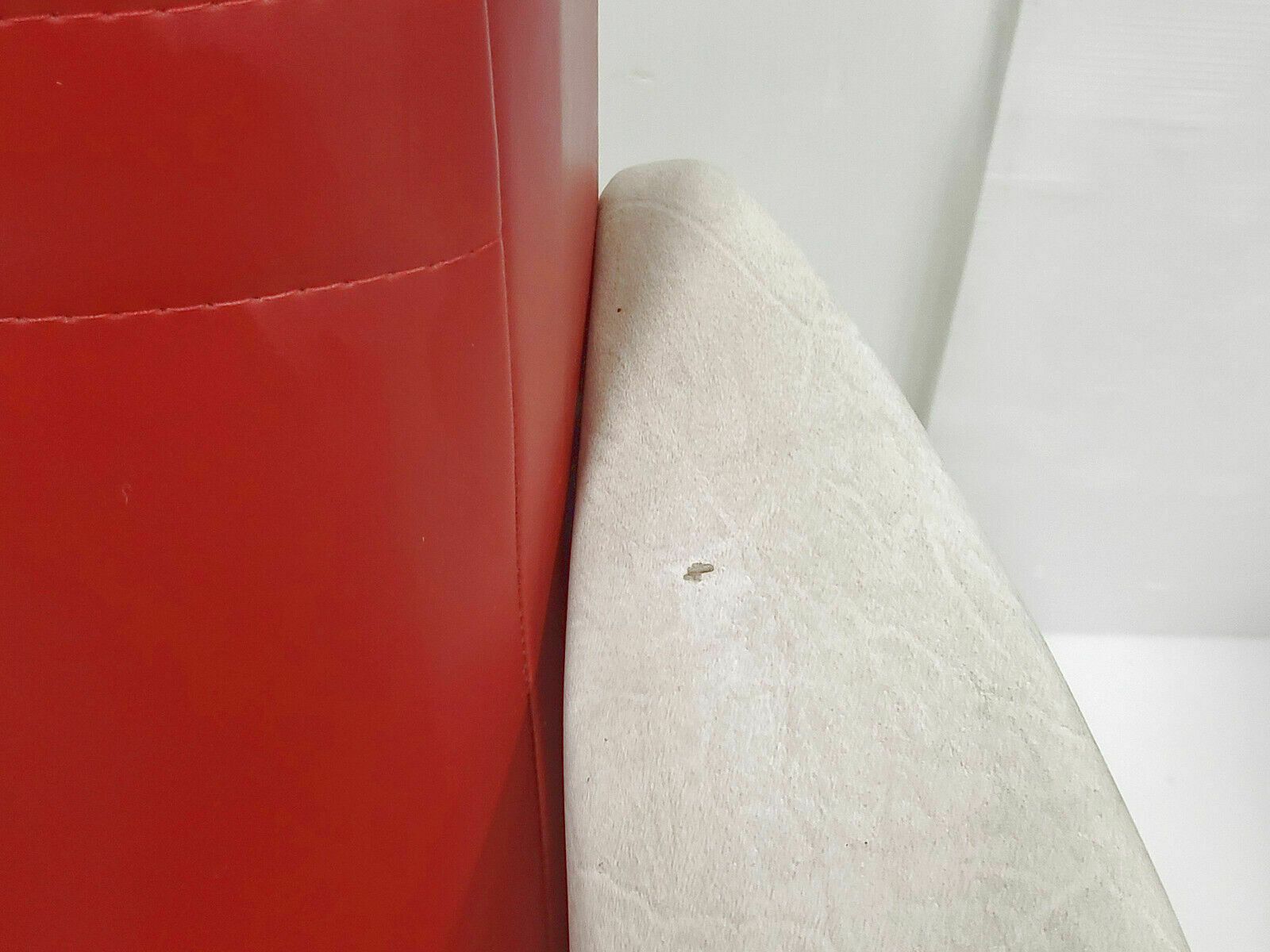 photo furniture Vintage 1950 French Armchair In Skai Bordeaux & White Beige 50s Rockabilly 50s