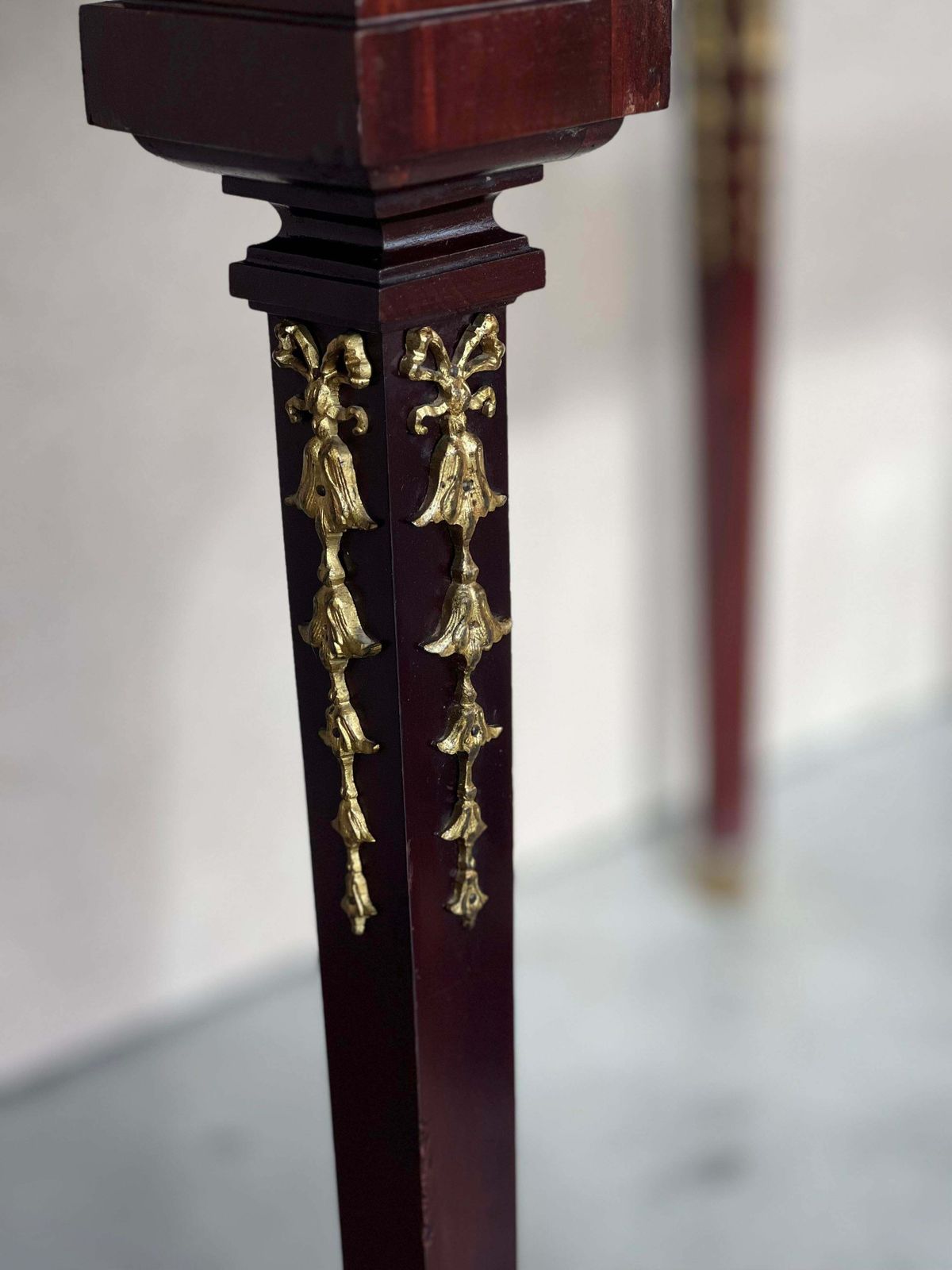 photo furniture Table basse ou table d'appoint rectangulaire de style Empire, fin du XIXe siècle, dans le style de François Linke