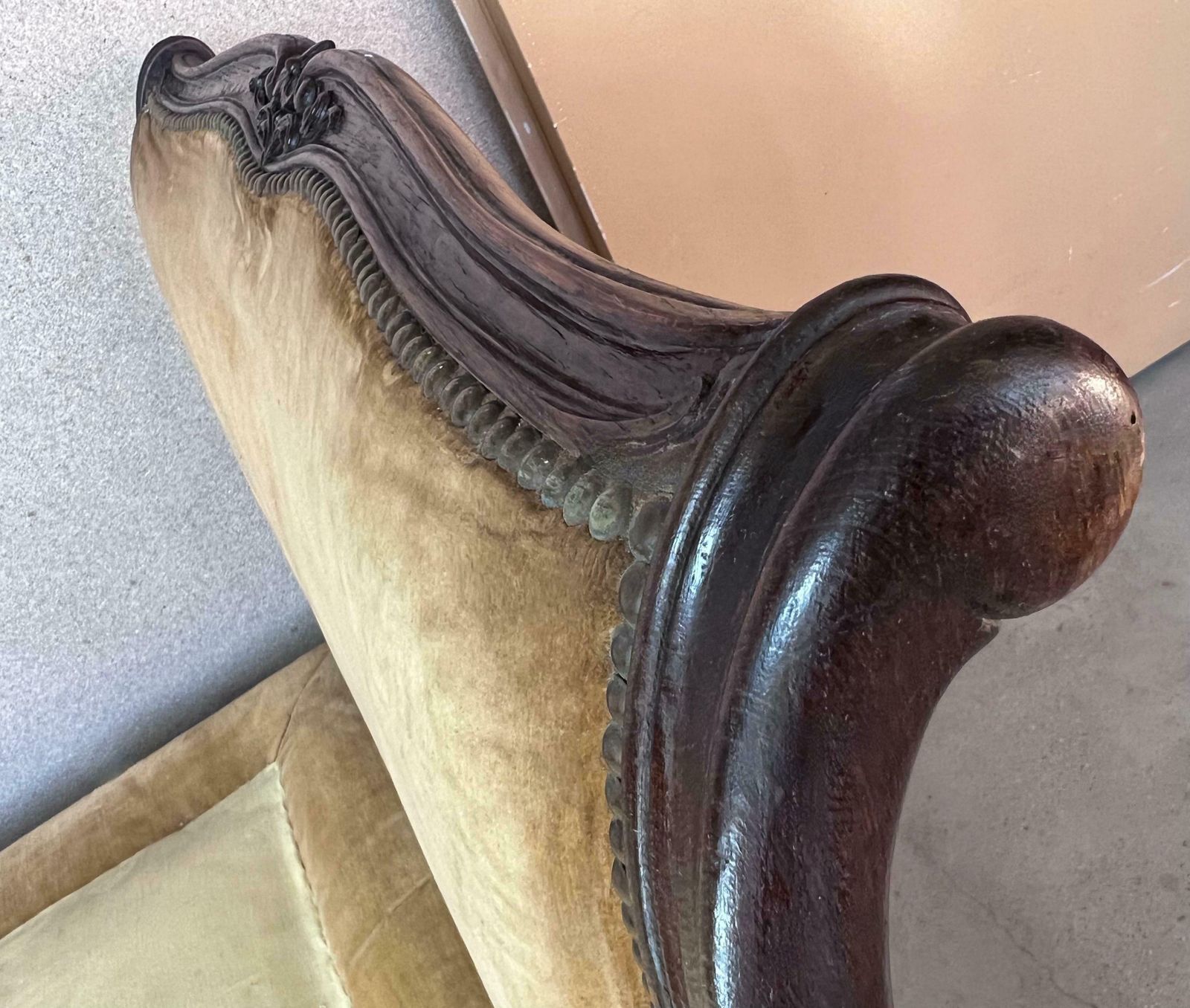 photo furniture Méridienne en noyer sculpté d'époque Louis XV, France, XIXe siècle