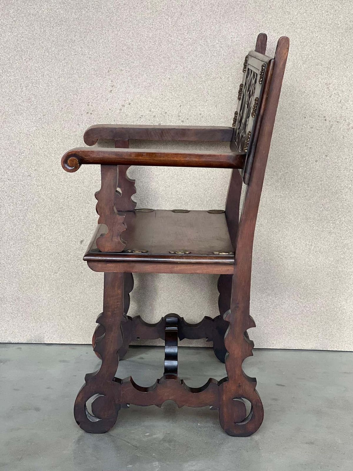 Fauteuils d'autel coloniaux espagnols sculptés, siège et dossier en bois, XIXe siècle photo buy