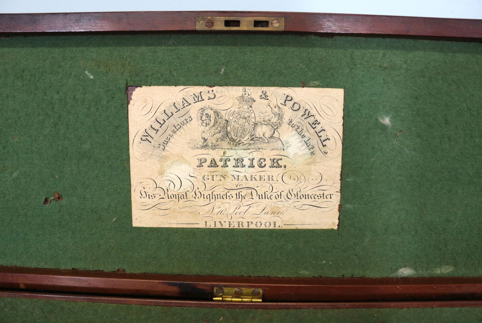 photo vintage Lovely Mahogany Gun Case Bears The Label Williams & Powell Of Liverpool.