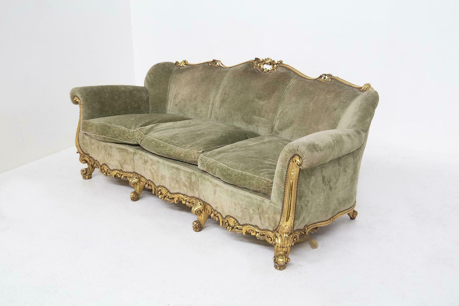 5007.0 Vintage Italian Sofa In Gilded Wood And Green Velvet photo