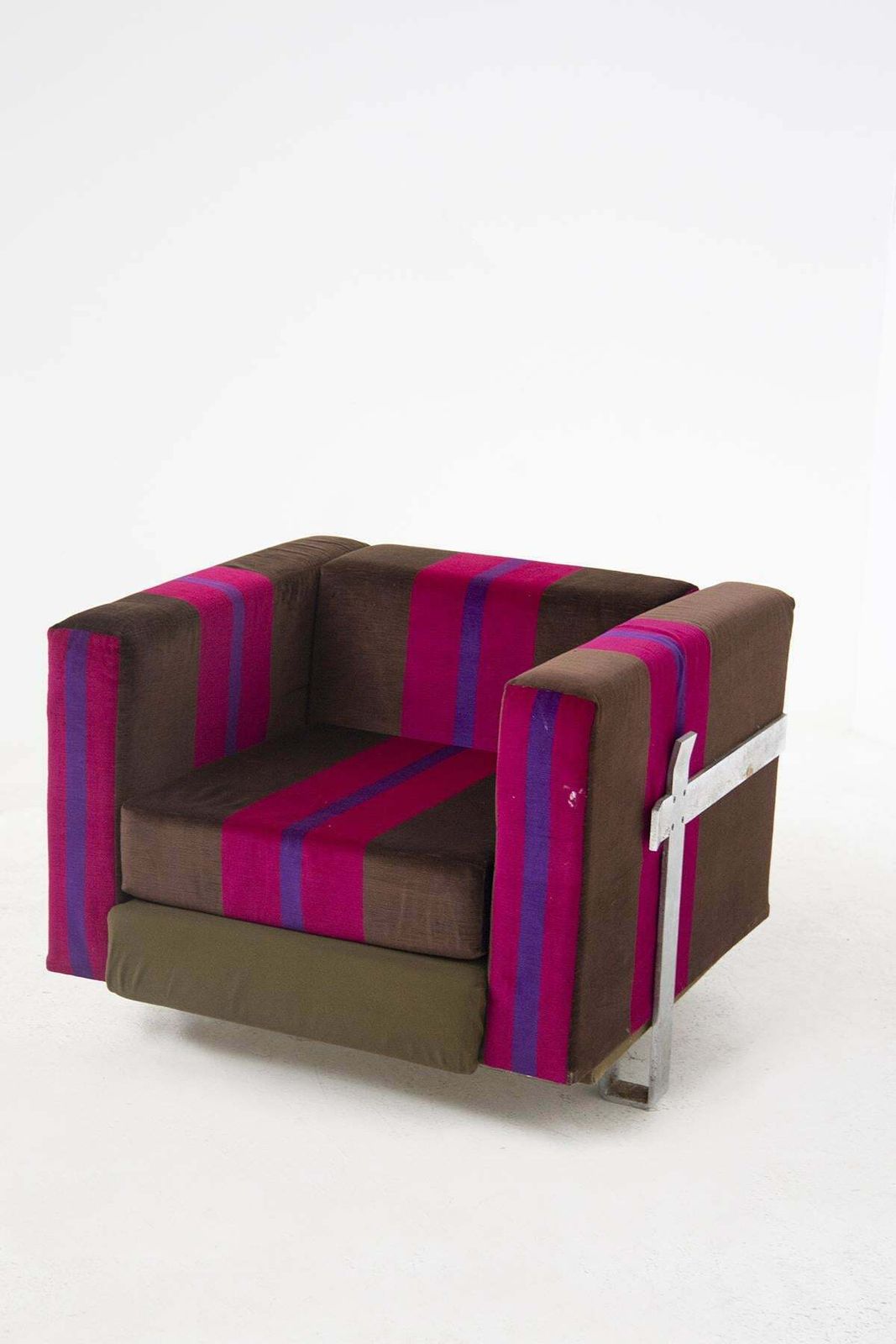 Fuchsia Vintage Armchairs By Luigi Caccia Dominioni For Azucena photo furniture
