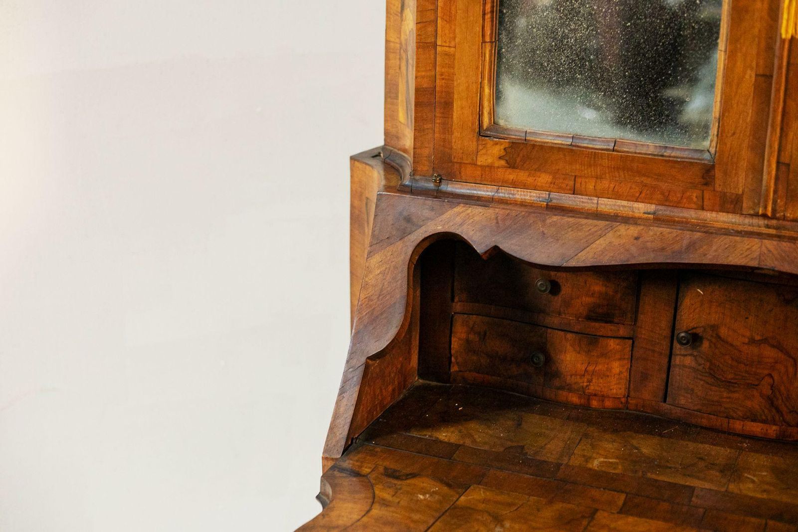 photo vinterior Louis XV Style Walnut Root Cabinet 19th Century