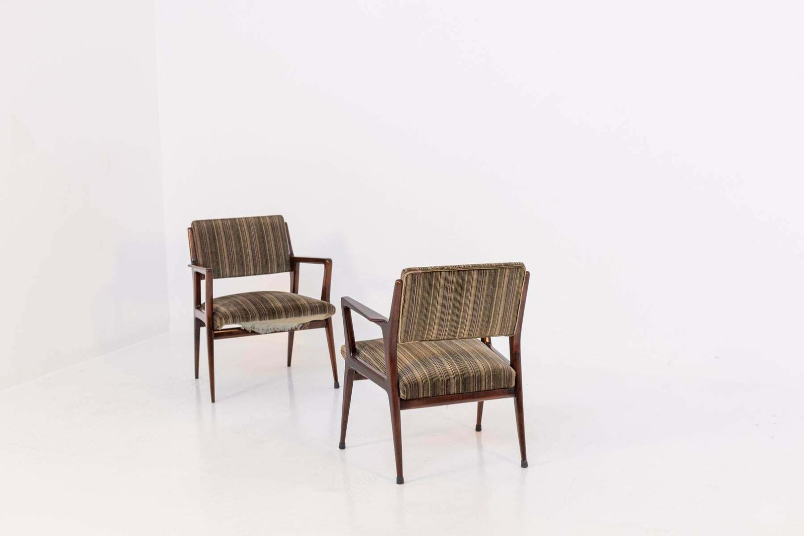 photo vinterior Italian Armchair Pair Attributed To Gio Ponti In Original Velvet