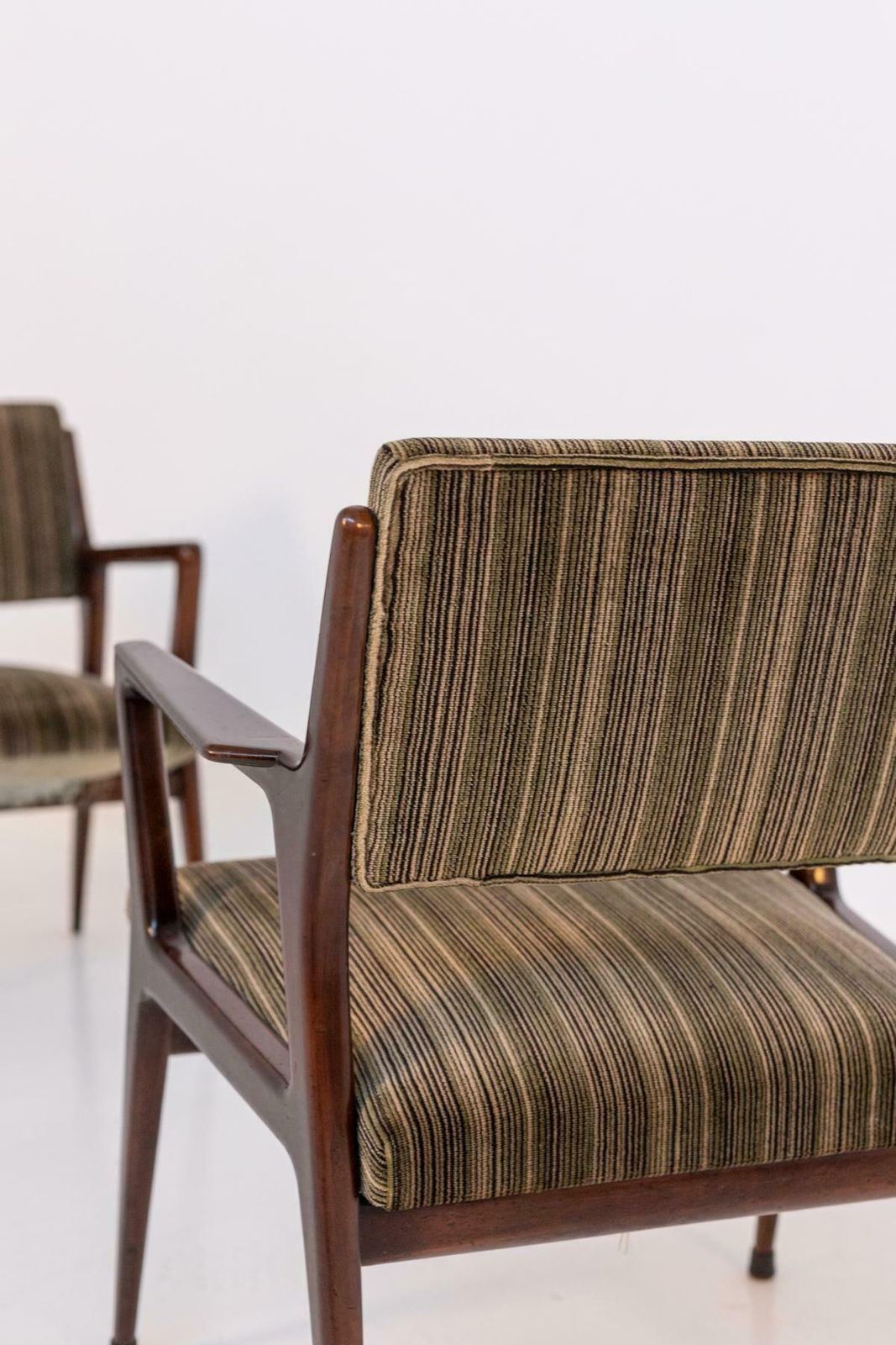photo vintage Italian Armchair Pair Attributed To Gio Ponti In Original Velvet