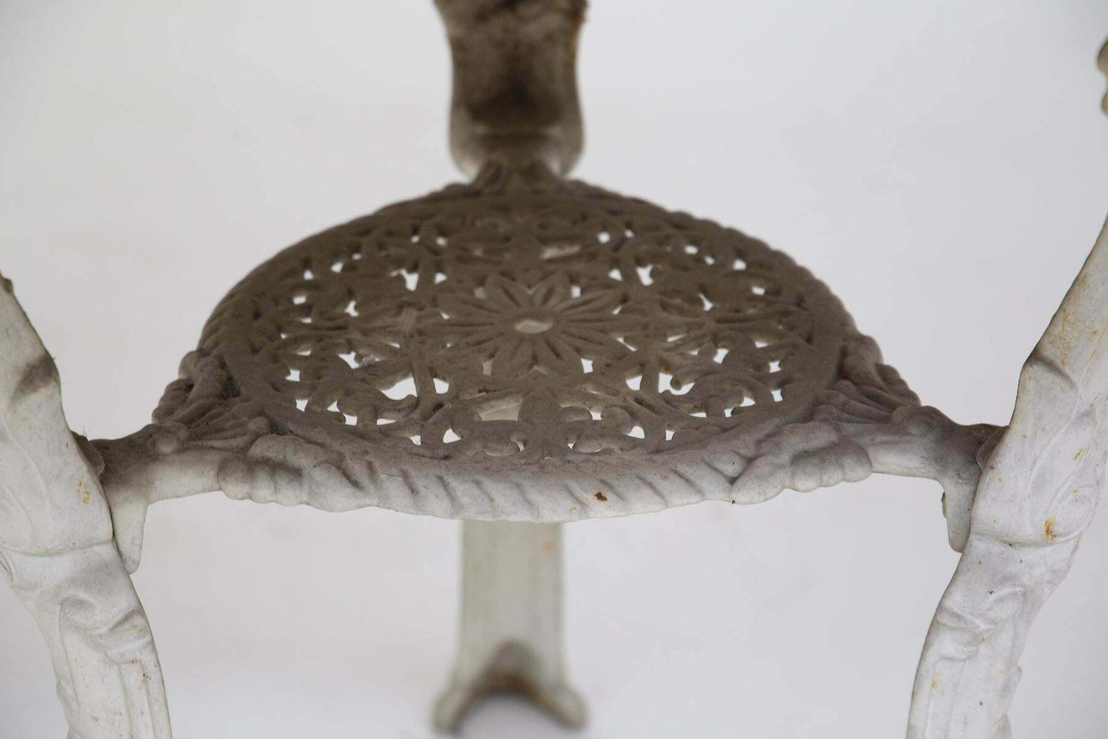 3040.0 Cast Iron English Table Victorian In White And Wood photo