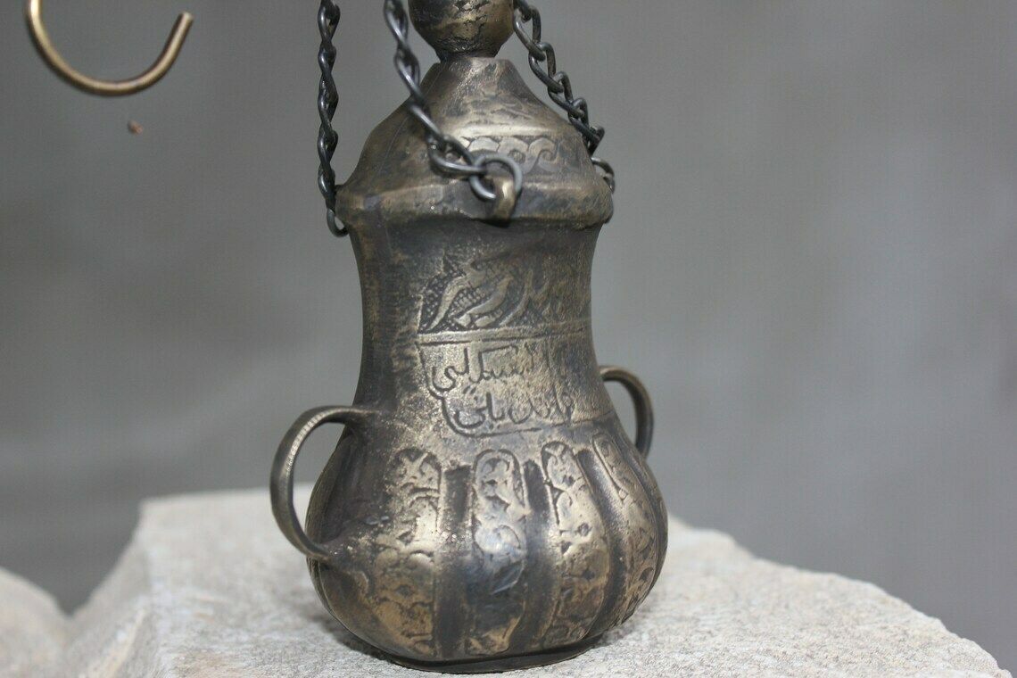 Oriental Oil Lamp Hanging Whale Oil Light Table Lamp Oil Burner Small Brass Collectible Oil Lamp Cottage Decor Antique photo furniture