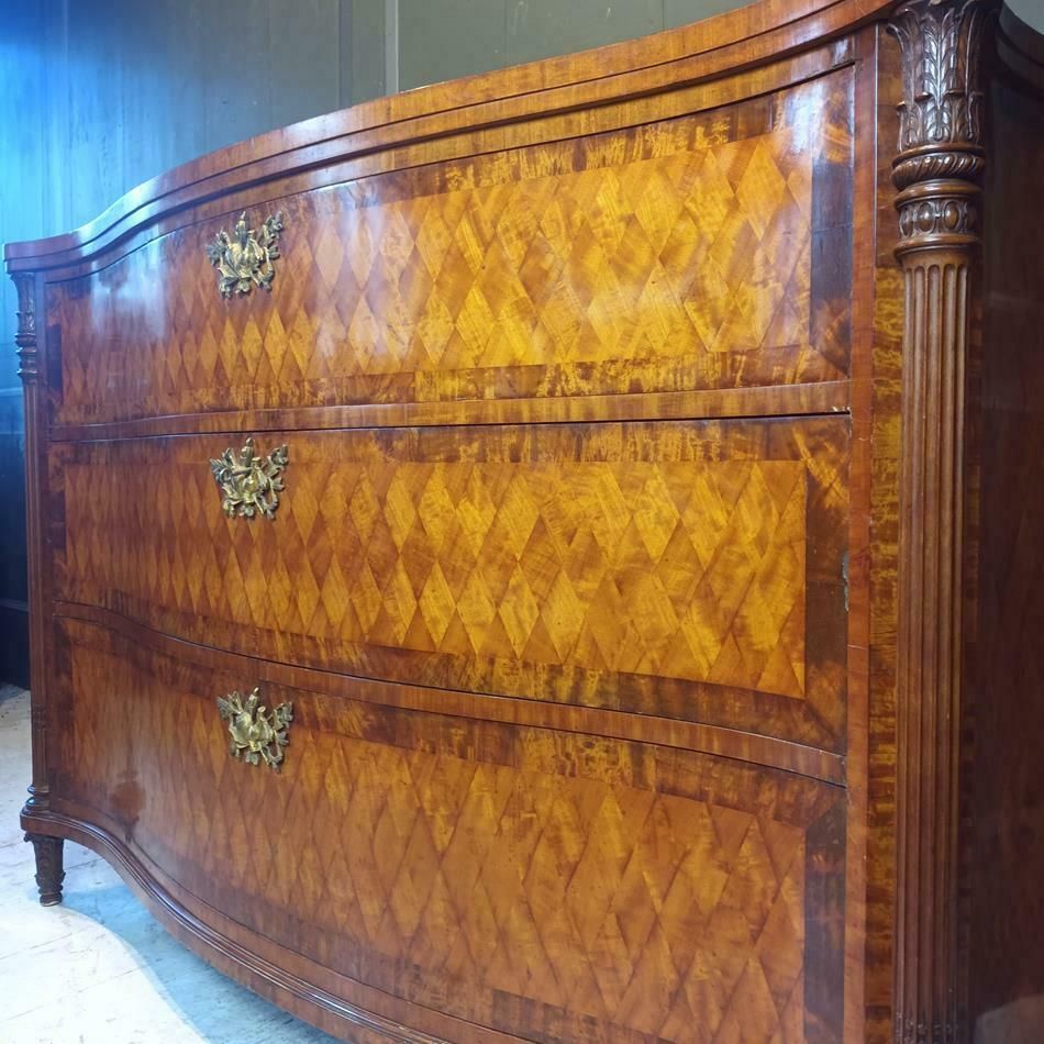 photo furniture A Late 19th Century Serpentine Satinwood Commode