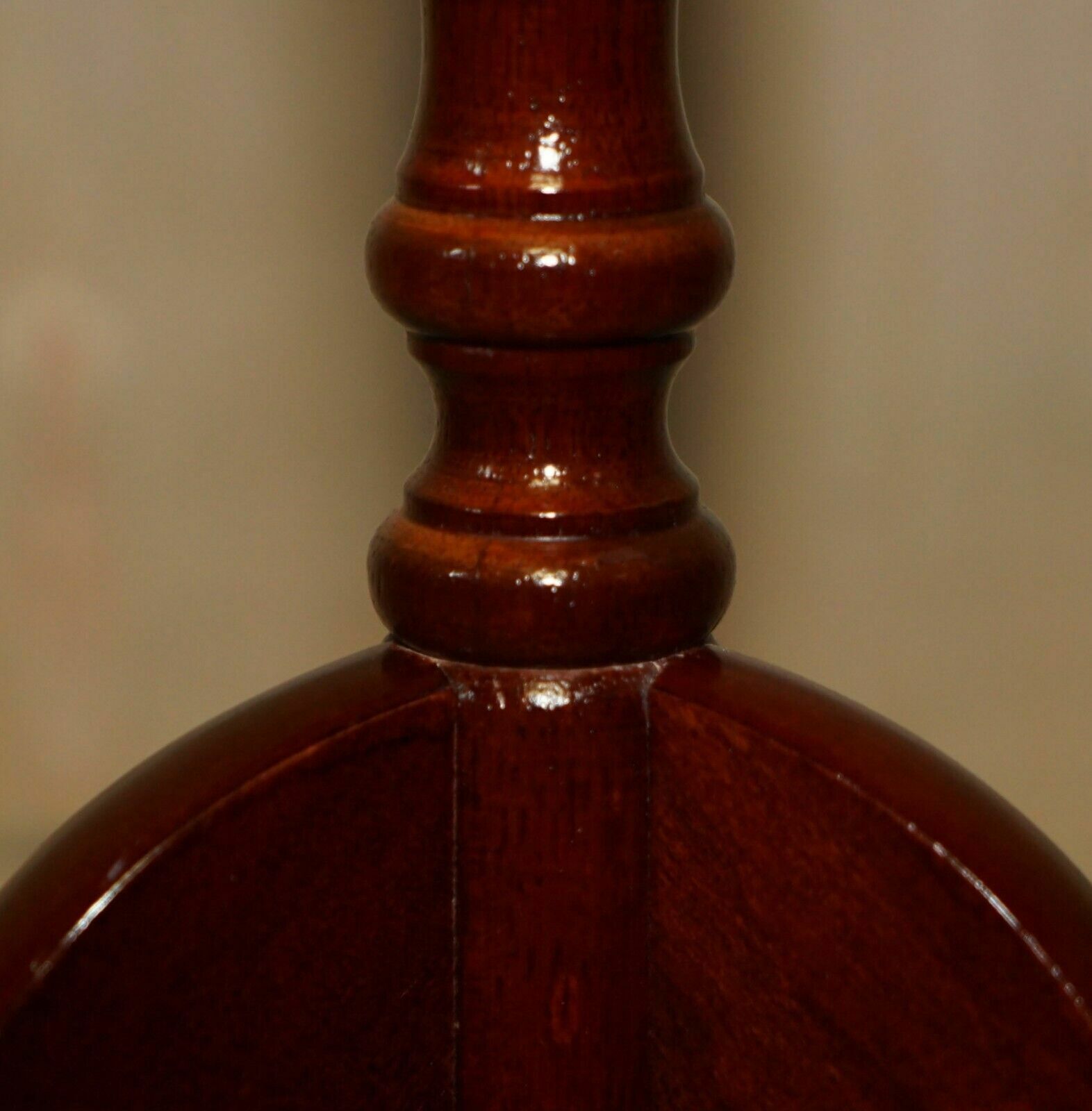 Large Vintage Beech Pie Crust Edge Green Leather Tripod Side End Lamp Wine Table photo vintage
