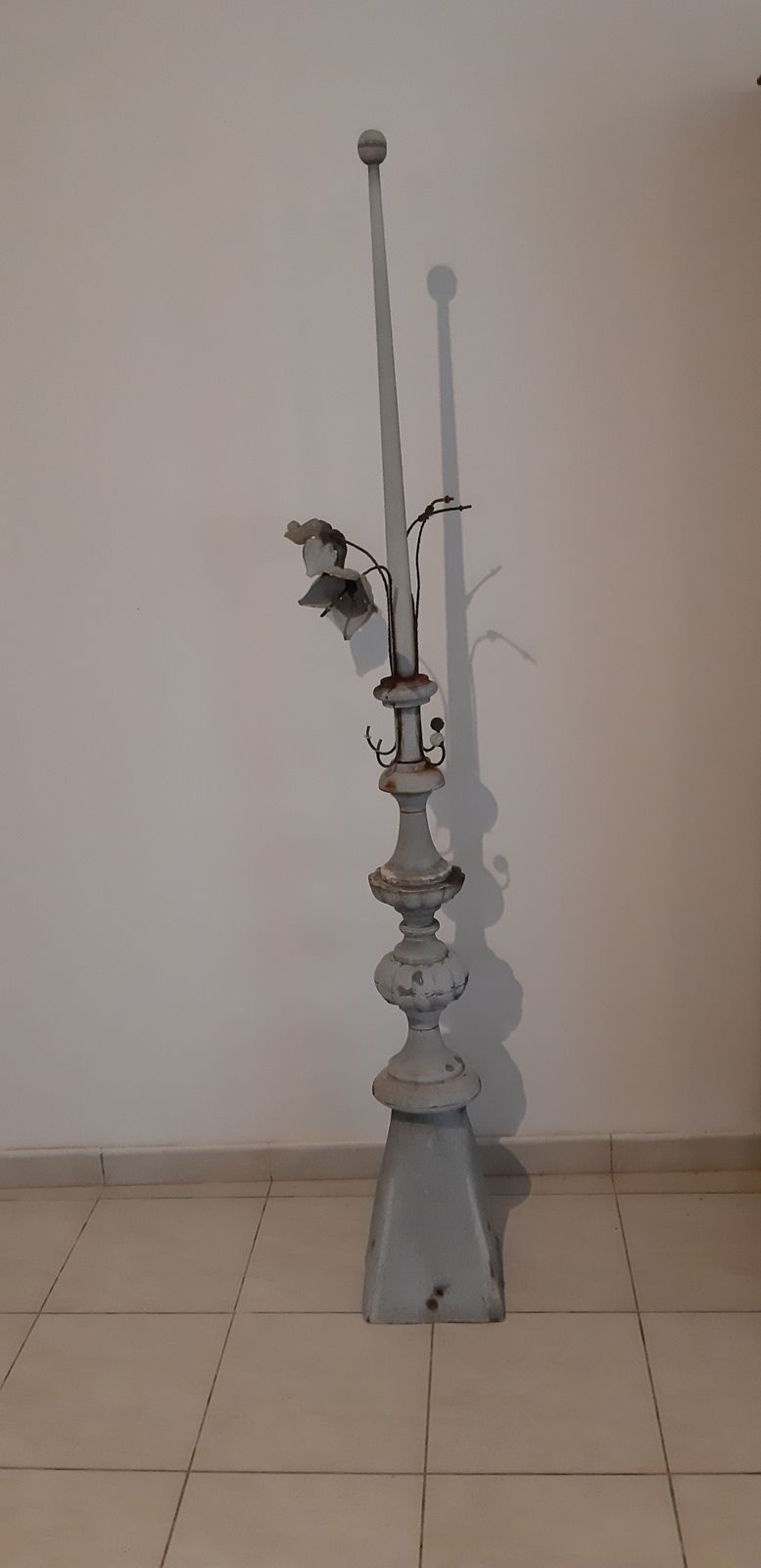 photo vintage 19th Century Zinc Ridge Arrow, 1900s
