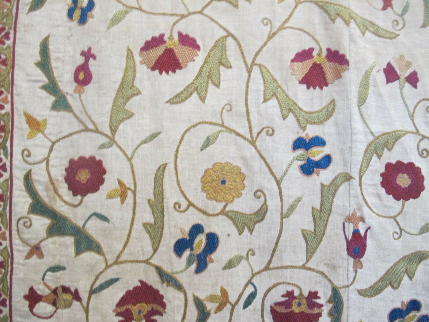 Lovely Silk Embroidered Suzani, 2.70m X 1.54m photo Home Fixtures