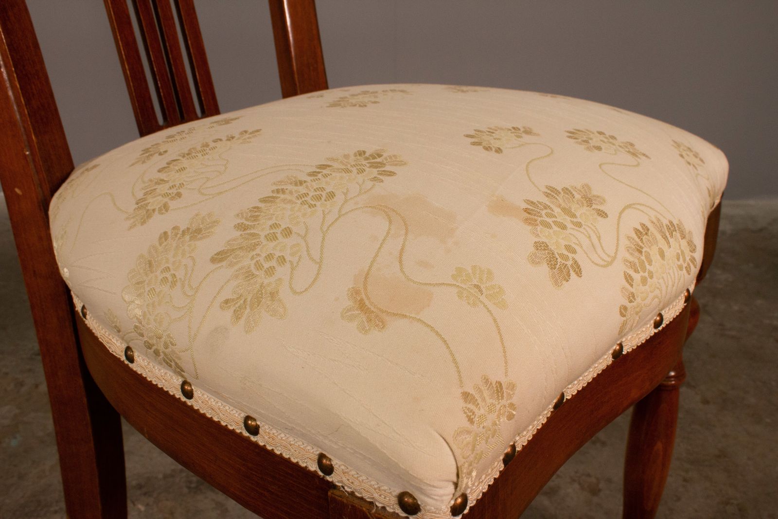 photo for sale Table And 4 Upholstered Chairs, Cherry Wood From The 80s
