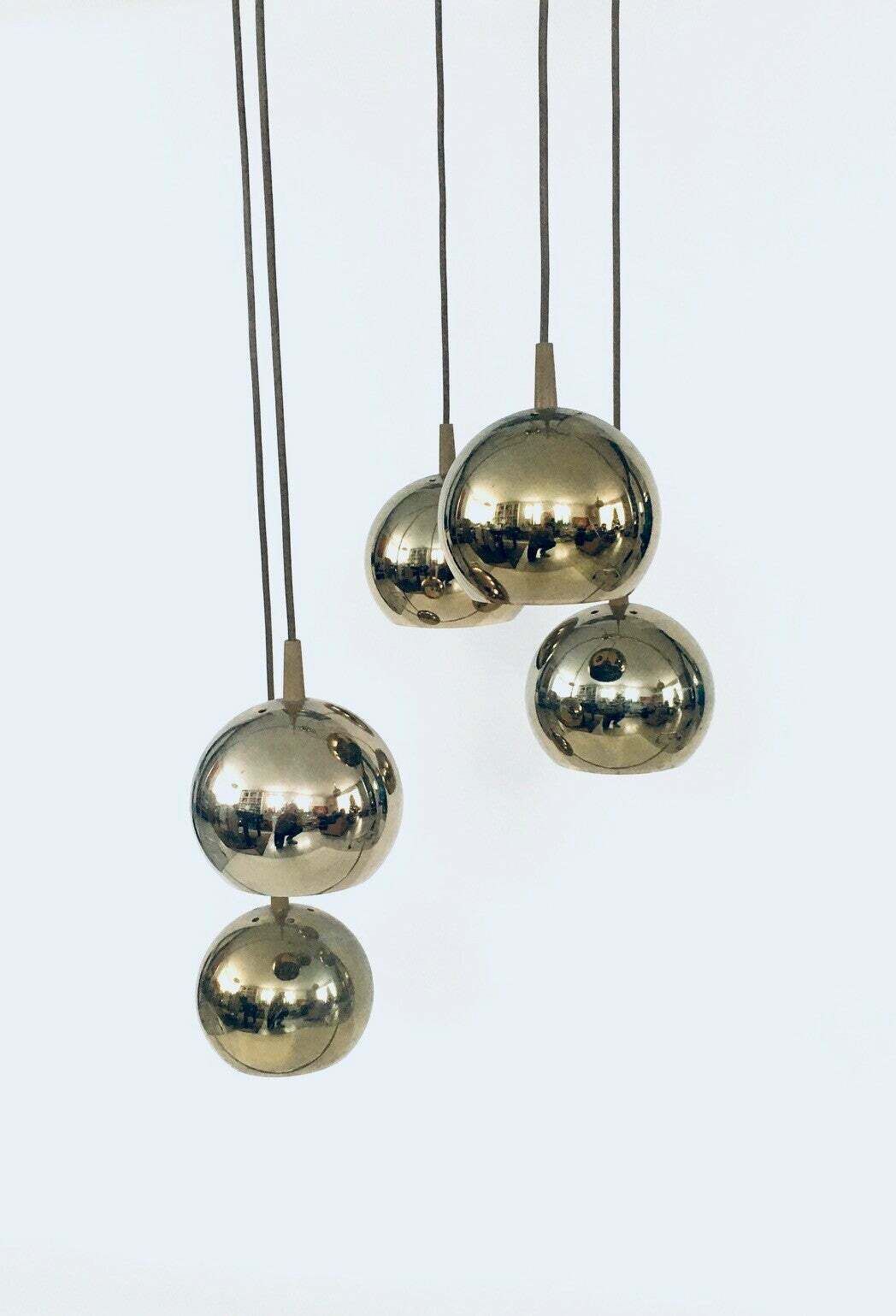 photo furniture Mid Century Design Cascade Gouden Ballen Hanglamp, Jaren 1980, Italië