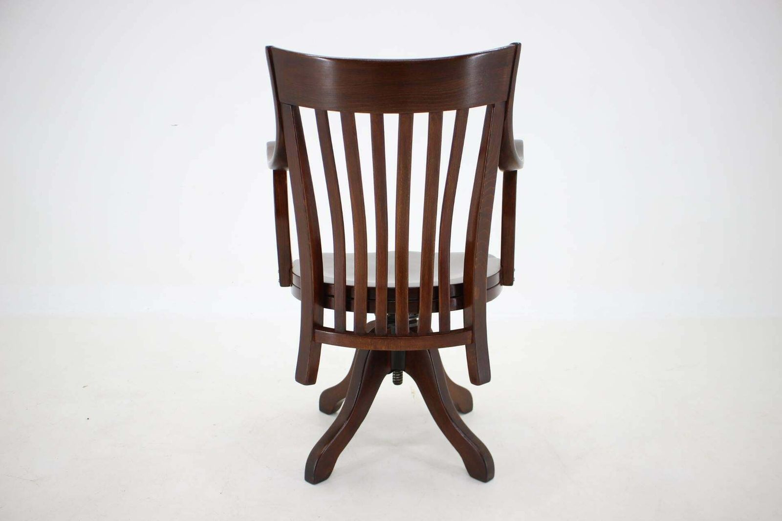 photo furniture 1930s Adolf Loos Office Chair Model 669 For Cafe Capua By Thonet