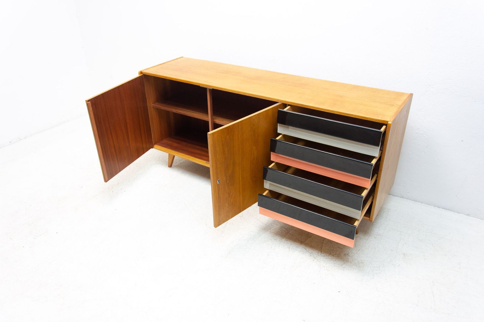 photo for sale Mid Century U 460 Dressoir Van Jiří Jiroutek Voor Interiér Praha