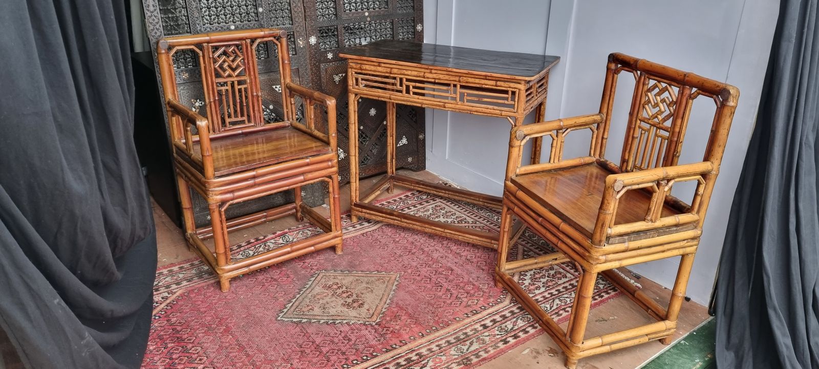 19th Century Chinese Bamboo Brighton Pavillion Chairs And Side Table