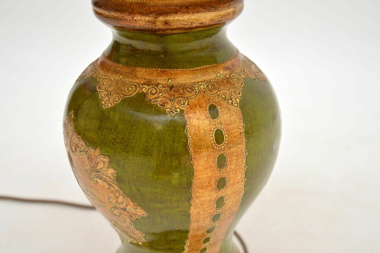 photo furniture Antique Italian Ceramic Table Lamp