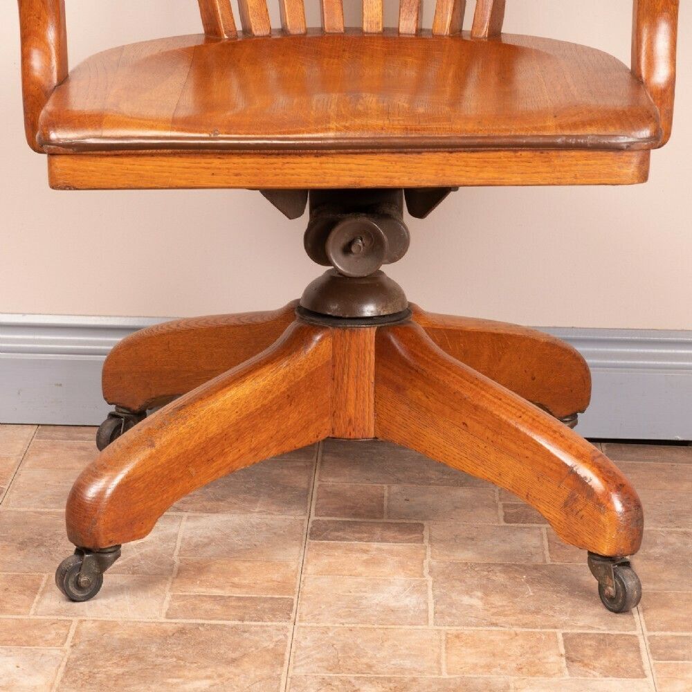 photo vintage Oak Revolving Office Desk Chair