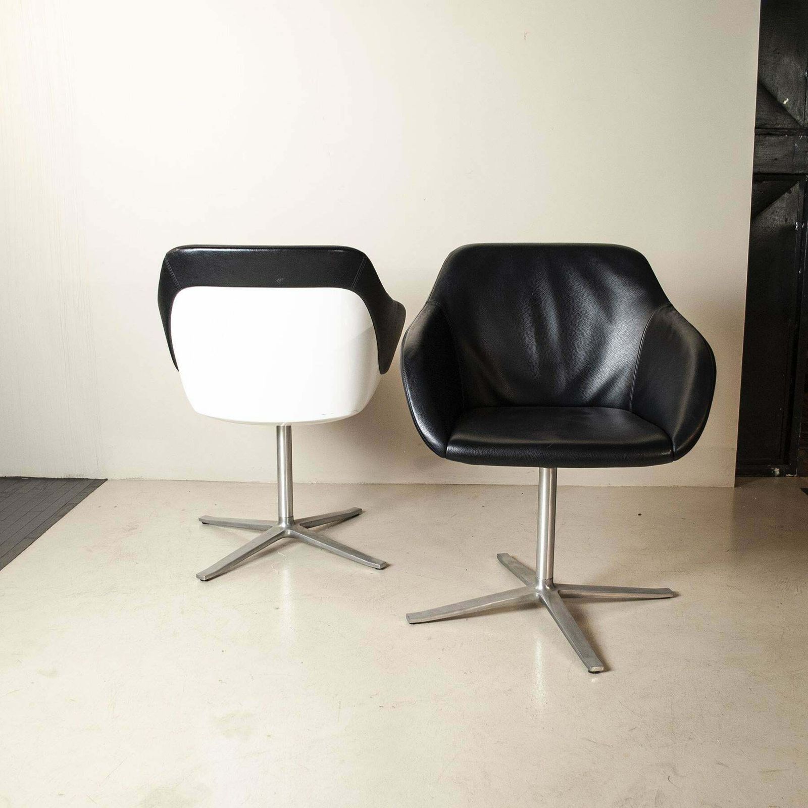 Pearson Lloyd Set Of Two Lounge Chairs 90’s photo 2777.6