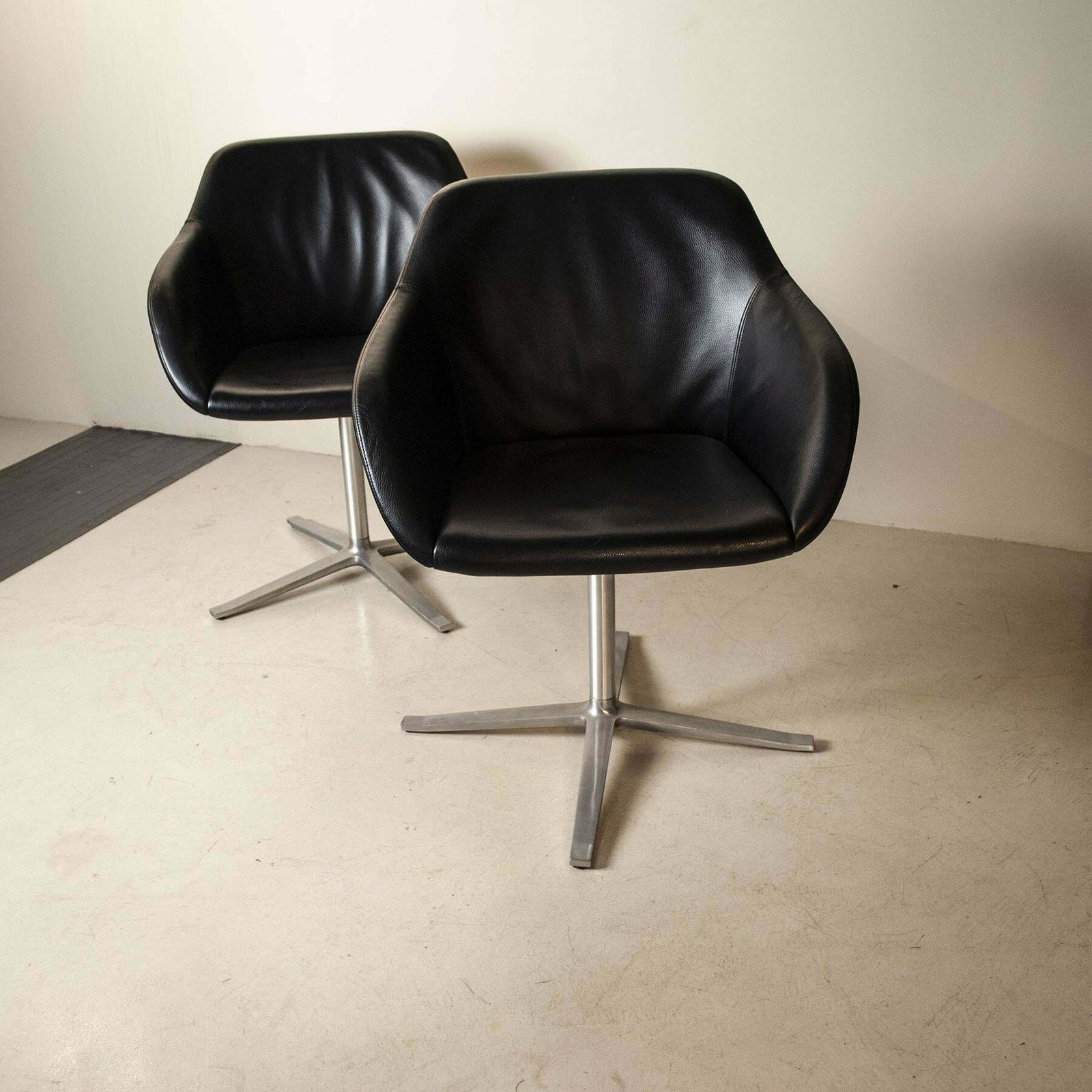 Pearson Lloyd Set Of Two Lounge Chairs 90’s photo vintage