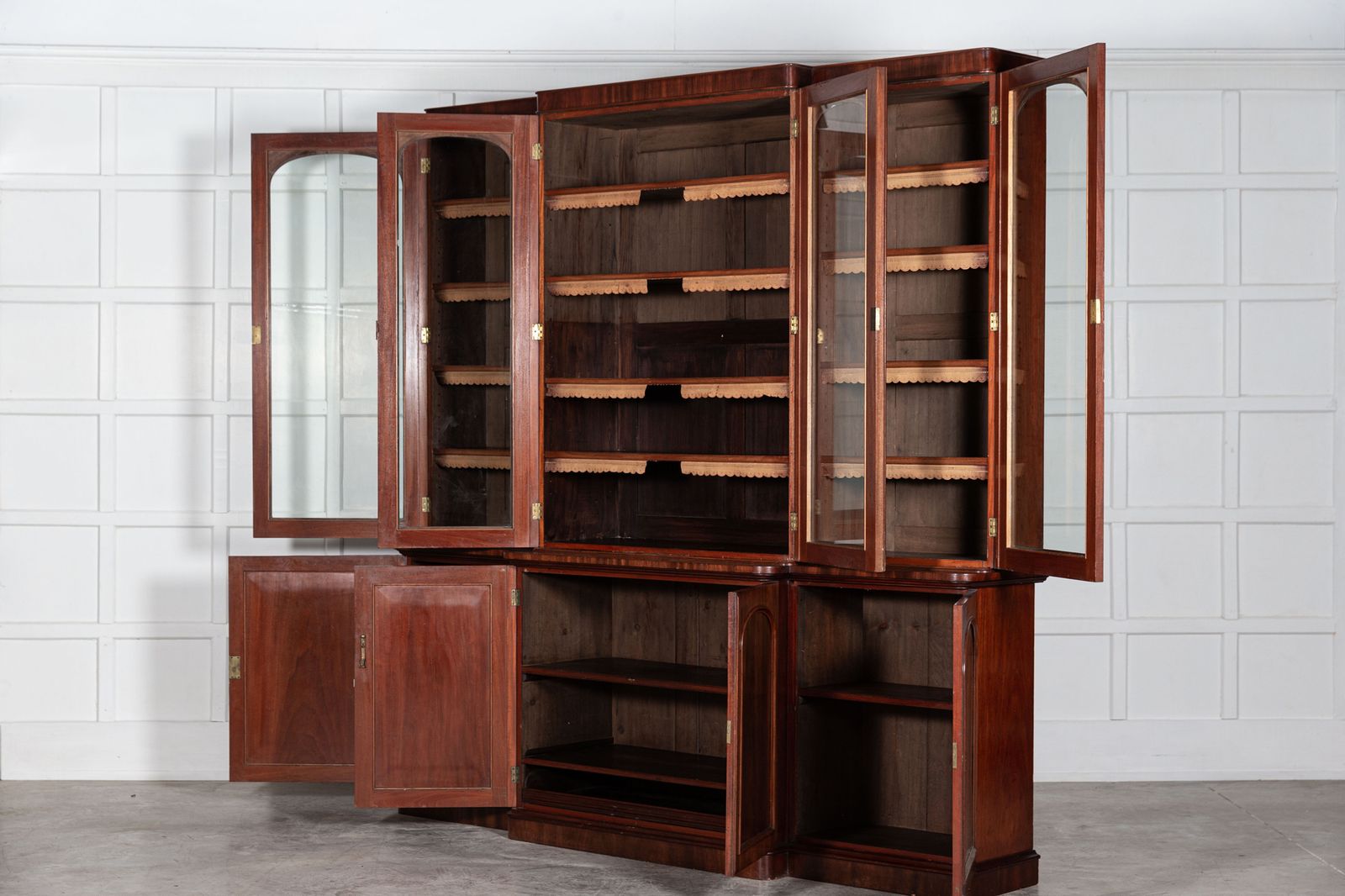 Large 19thc English Mahogany Glazed Breakfront Bookcase photo vinterior