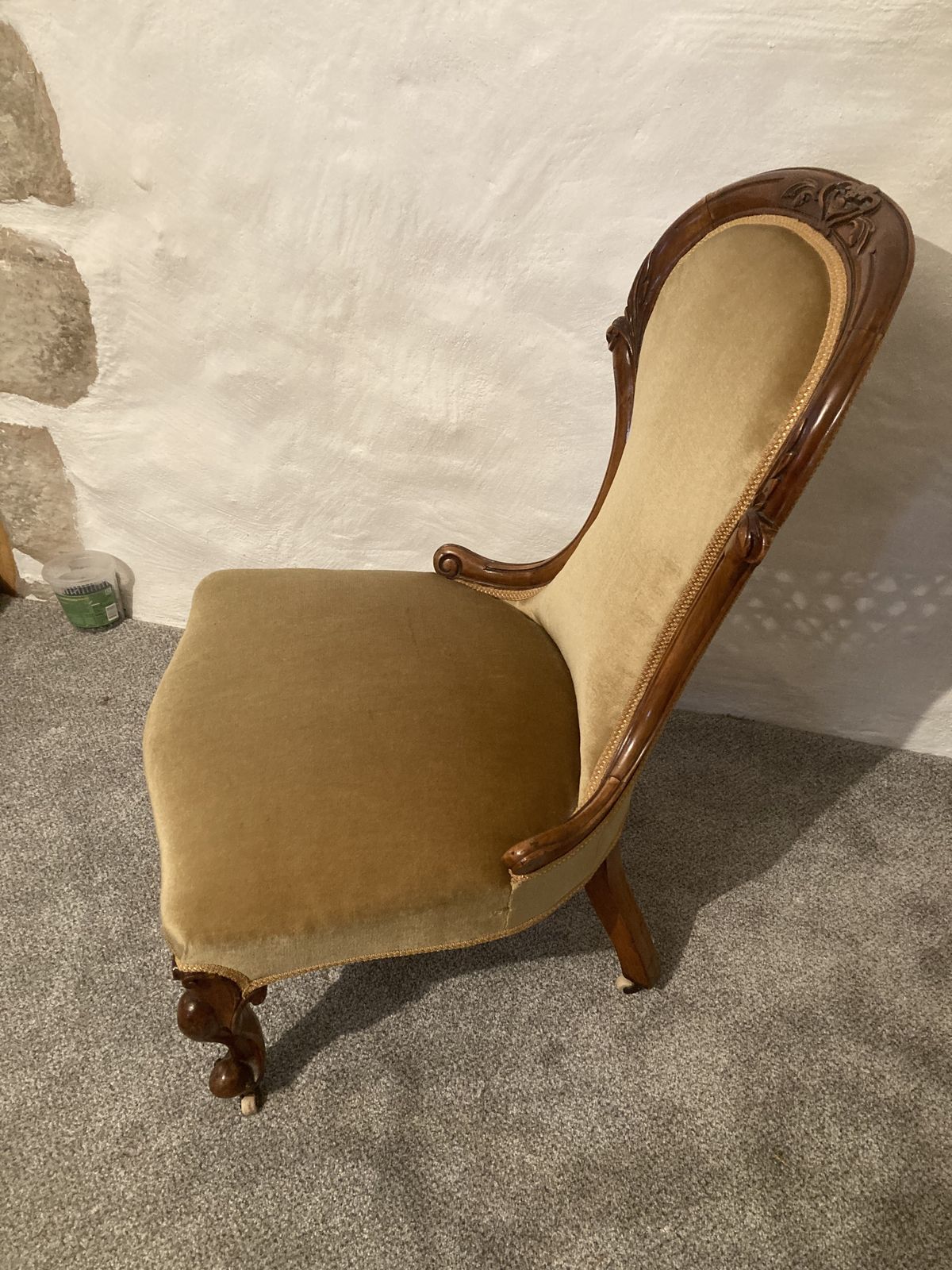 photo furniture Victorian Nursing Chair With Pot Castors