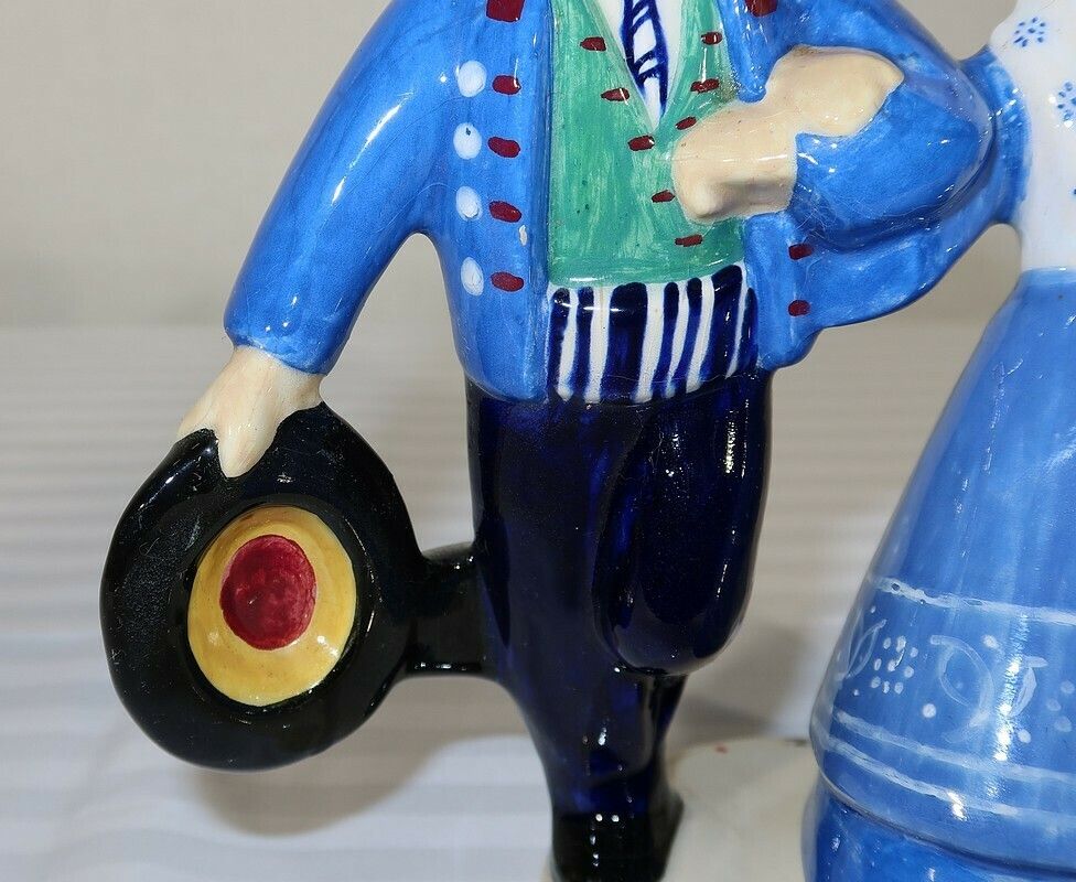 “Couple Of Young Dancers” Earthenware, By R. Micheau Vernez, Manufacture Henriot Quimper – Mid 20th Century photo vinterior