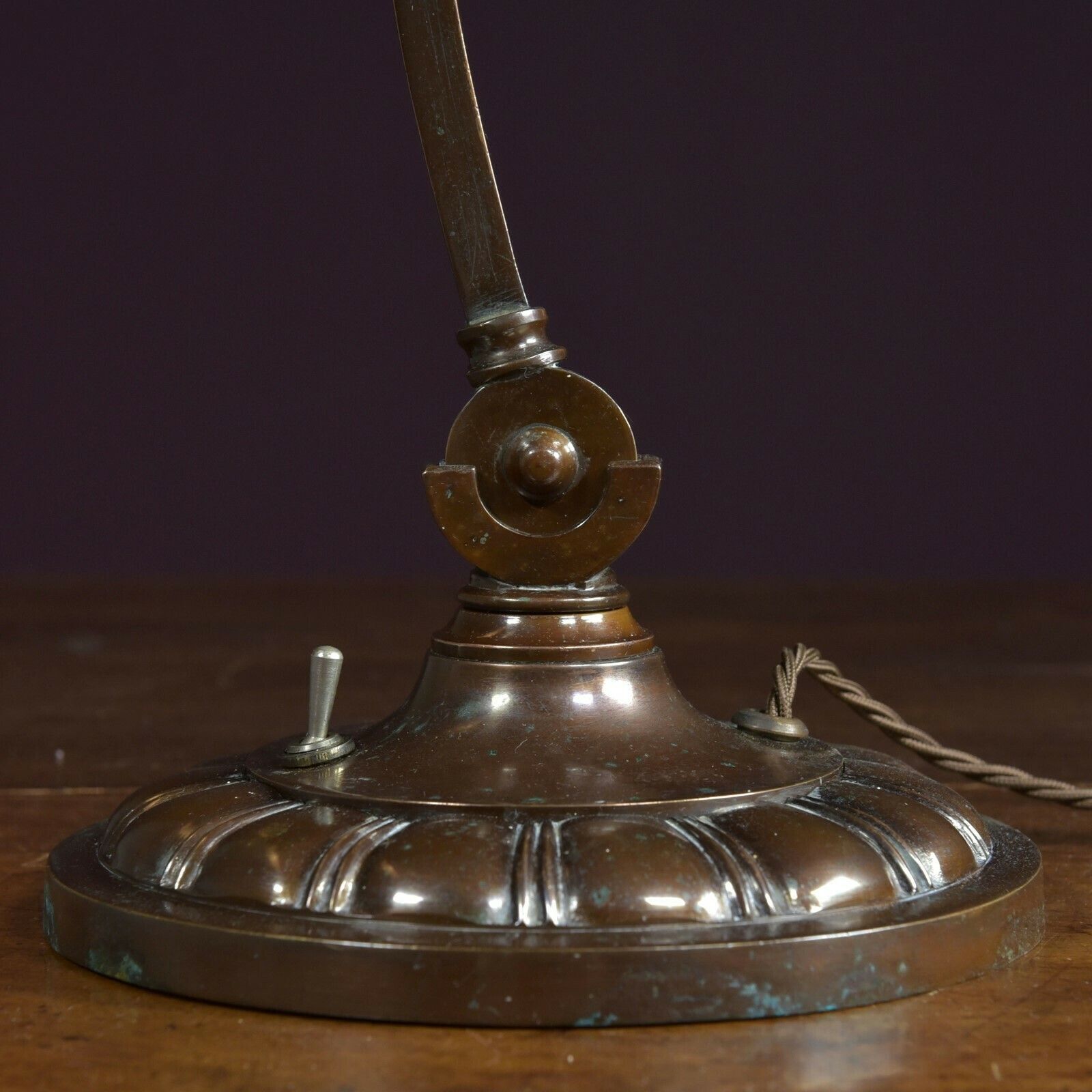 Lobed Base Bronzed Bankers Lamp photo vinterior