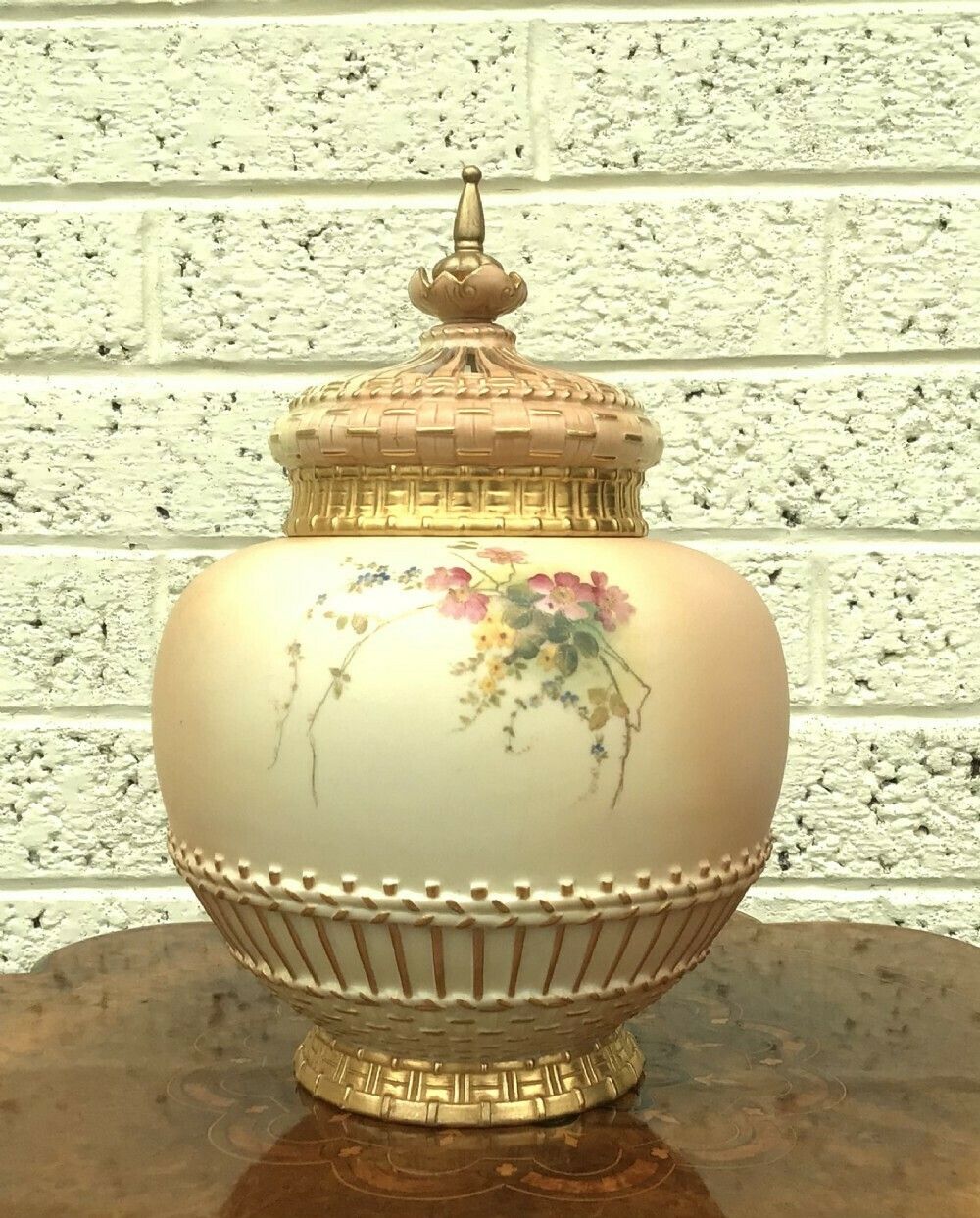 Large Royal Worcester Blush Ivory Pot Pourri Vase photo vinterior