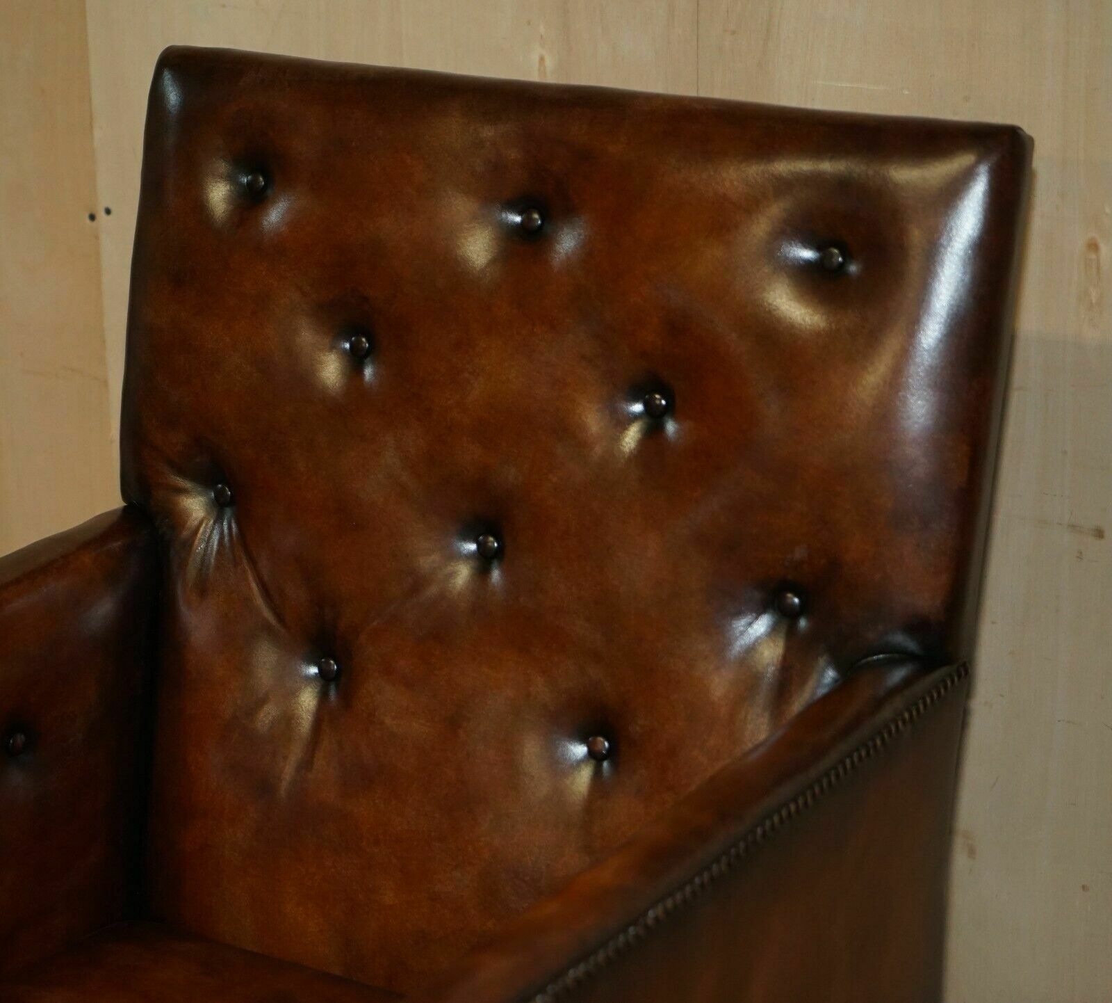 Fully Restored Antique George III Circa 1780 Brown Leather Chesterfield Armchair photo vinterior