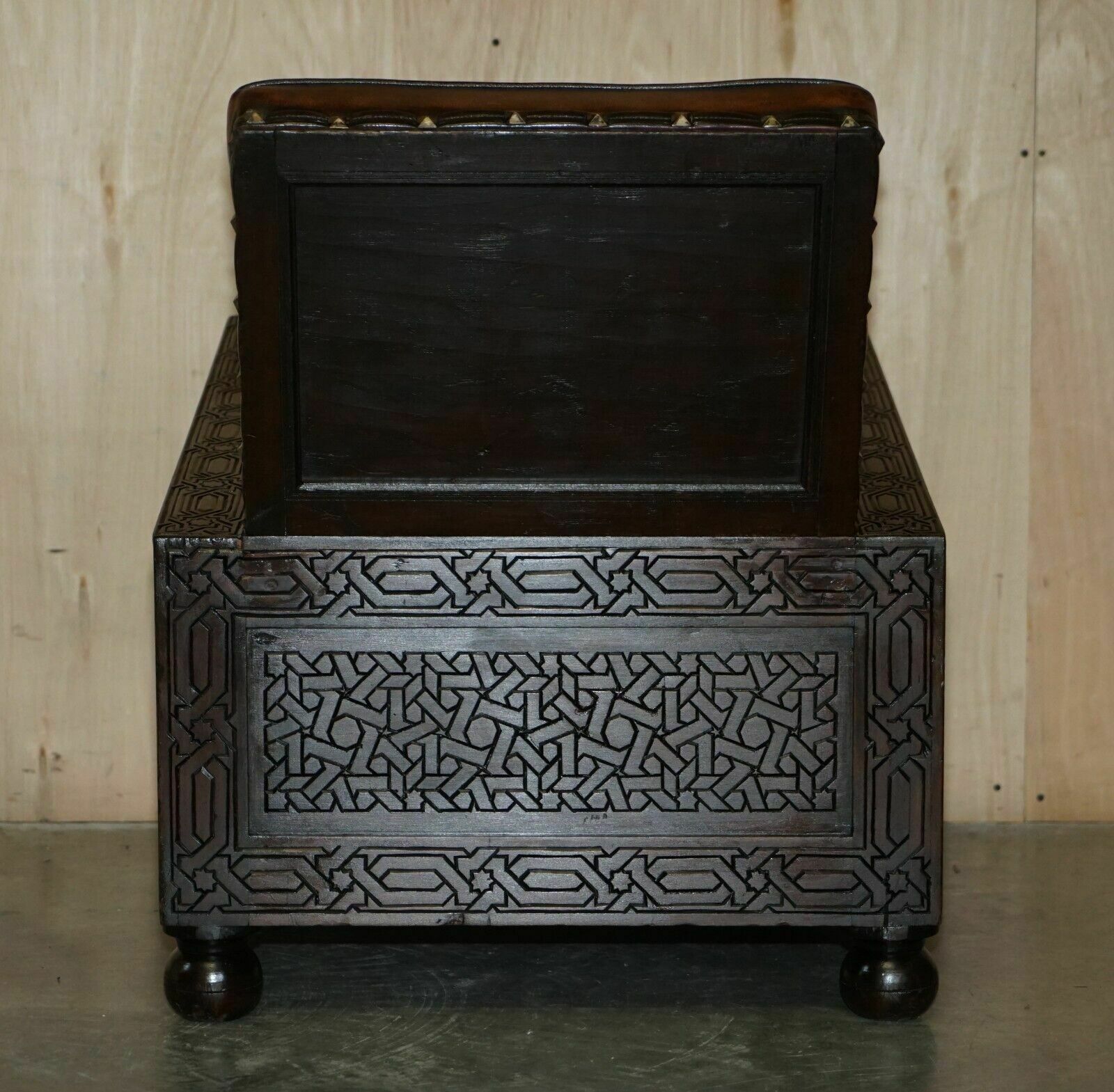 photo vintage Fine Pair Of Fully Restored Antique Art Deco Armchairs Hand Carved Carved Panels