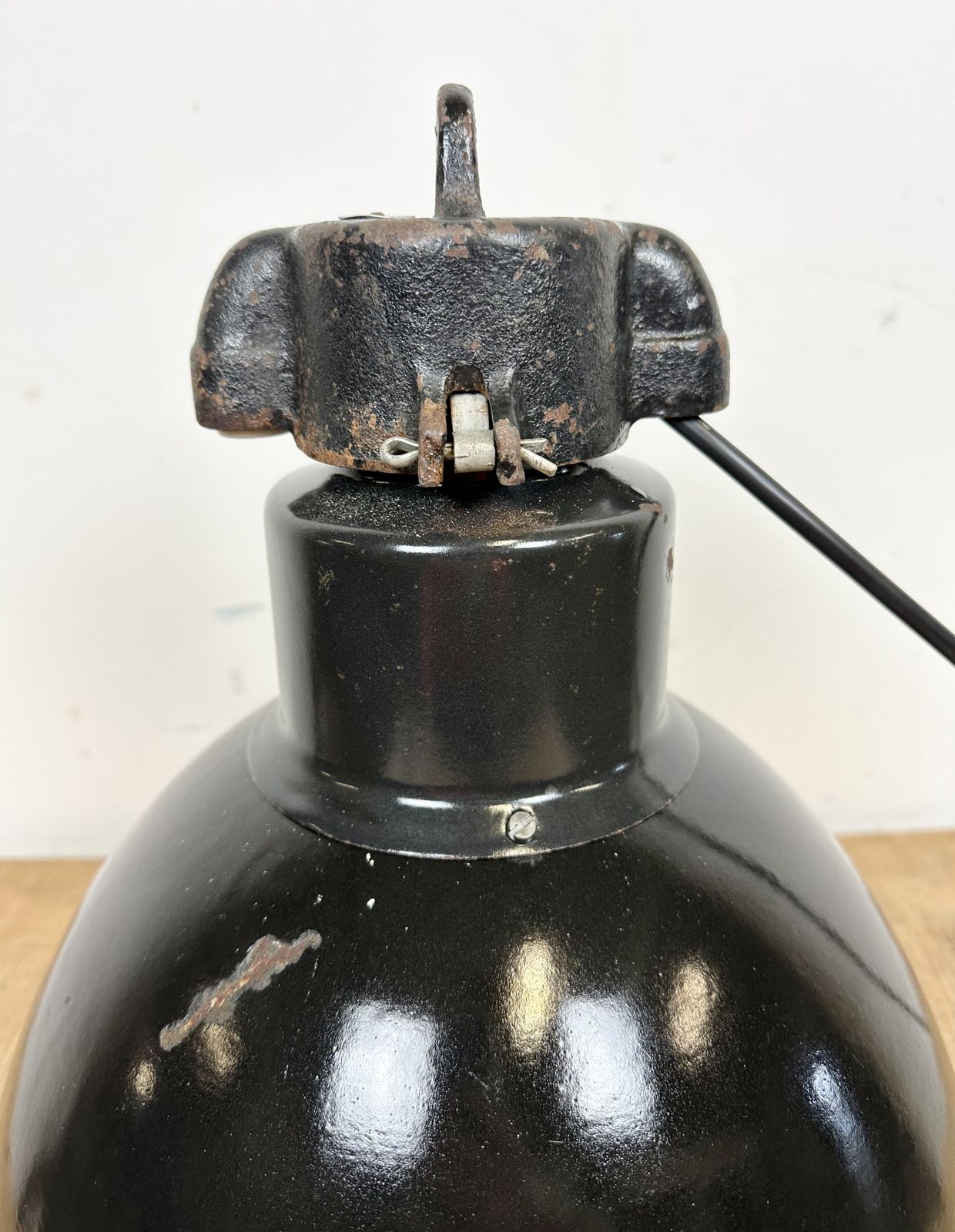 photo vintage Bauhaus Black Enamel Factory Pendant Lamp, 1930s, 6x