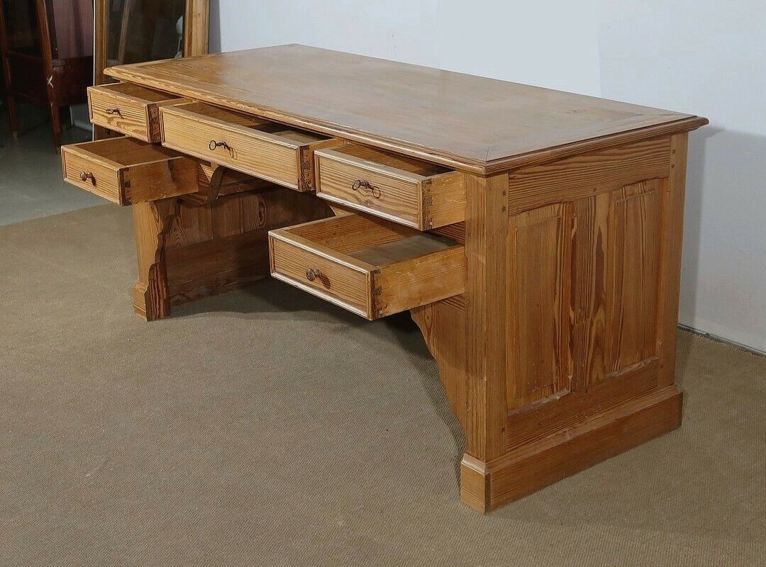 Pitchpin Community Office – 1900 photo Furniture