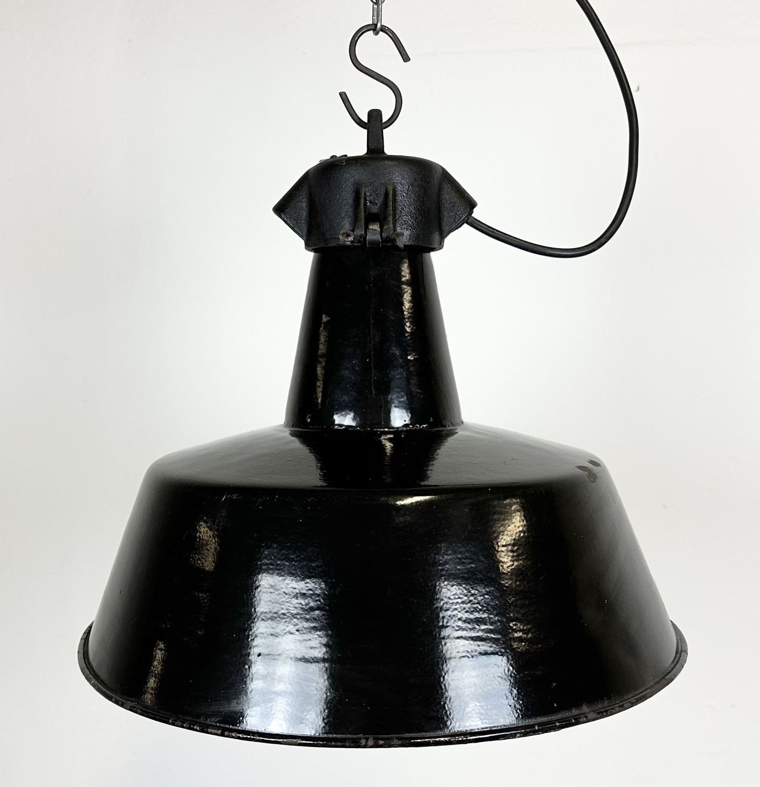 Industrial Black Enamel Factory Lamp With Cast Iron Top, 1960s photo 189.0