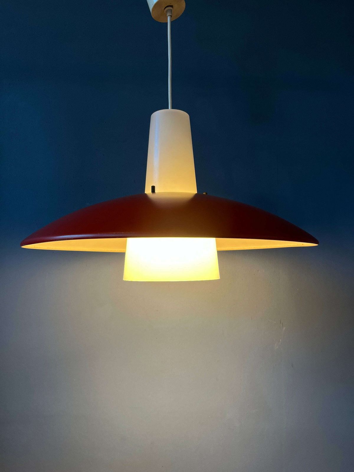Deense Stijl Hanglamp Van Louis Kalff Voor Philips photo furniture
