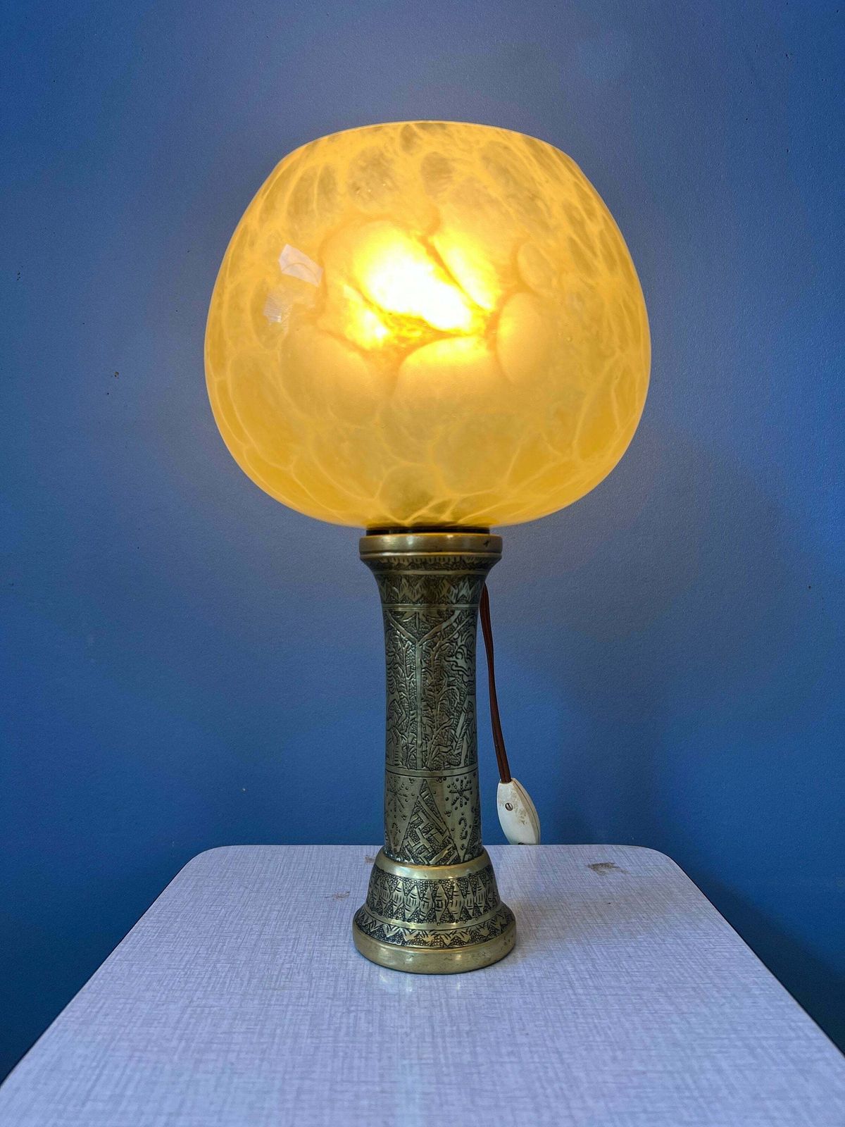 Antieke Art Deco Glazen Lamp Met Bronzen Voet