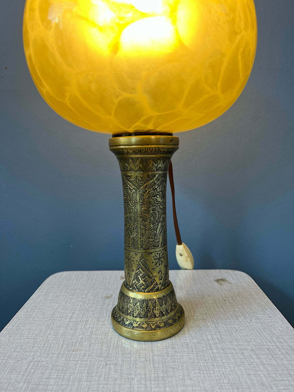 Antieke Art Deco Glazen Lamp Met Bronzen Voet photo for sale