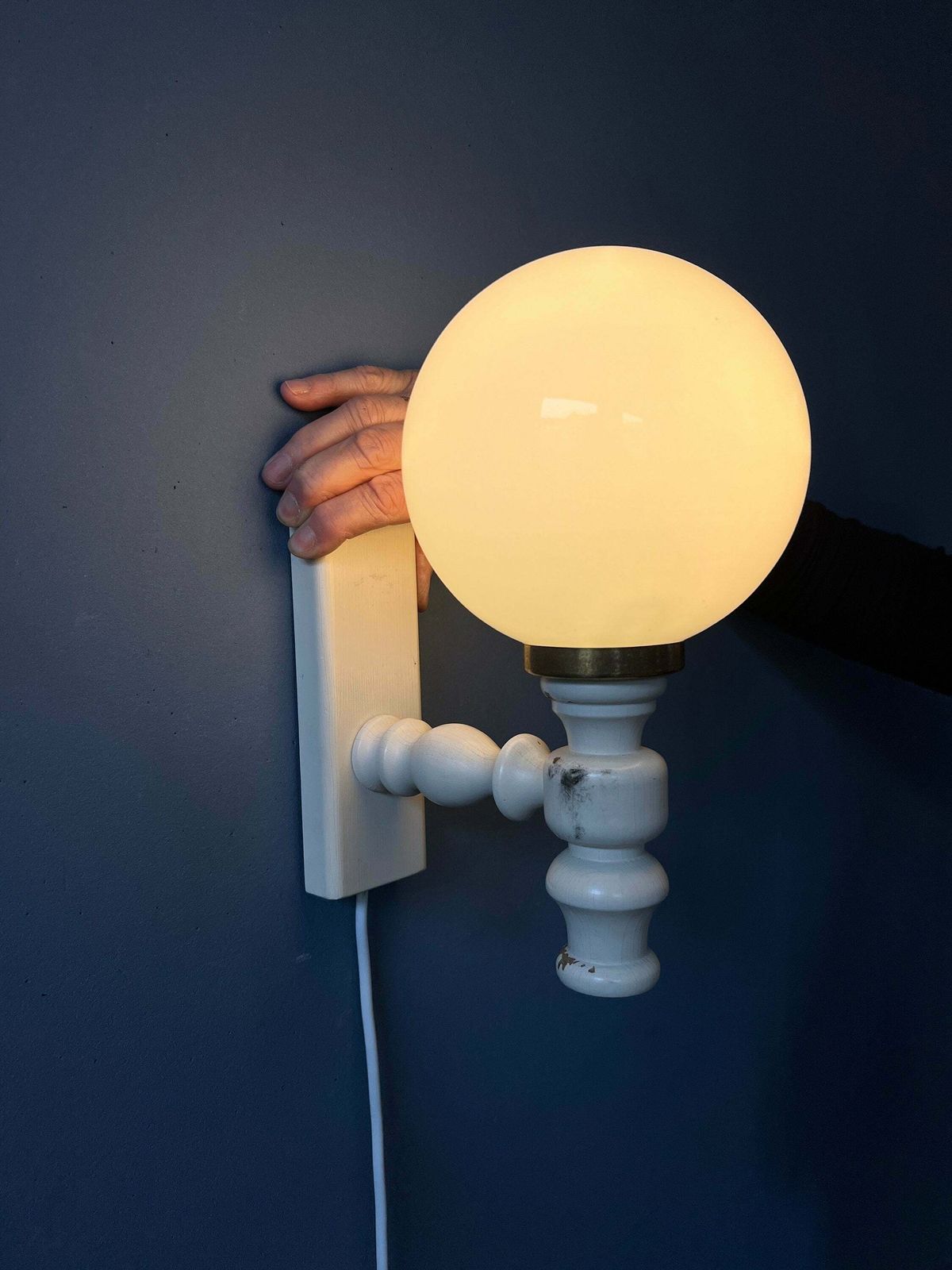 Vintage Opaline Glazen Wandlamp / Witte Space Age Wandlamp photo for sale