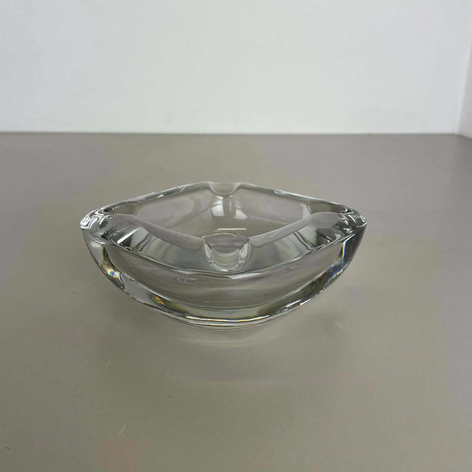 Large 1,8kg French Lucid Crystal Glass Shell Ashtray By Art Vannes France 1970 photo Home Decor