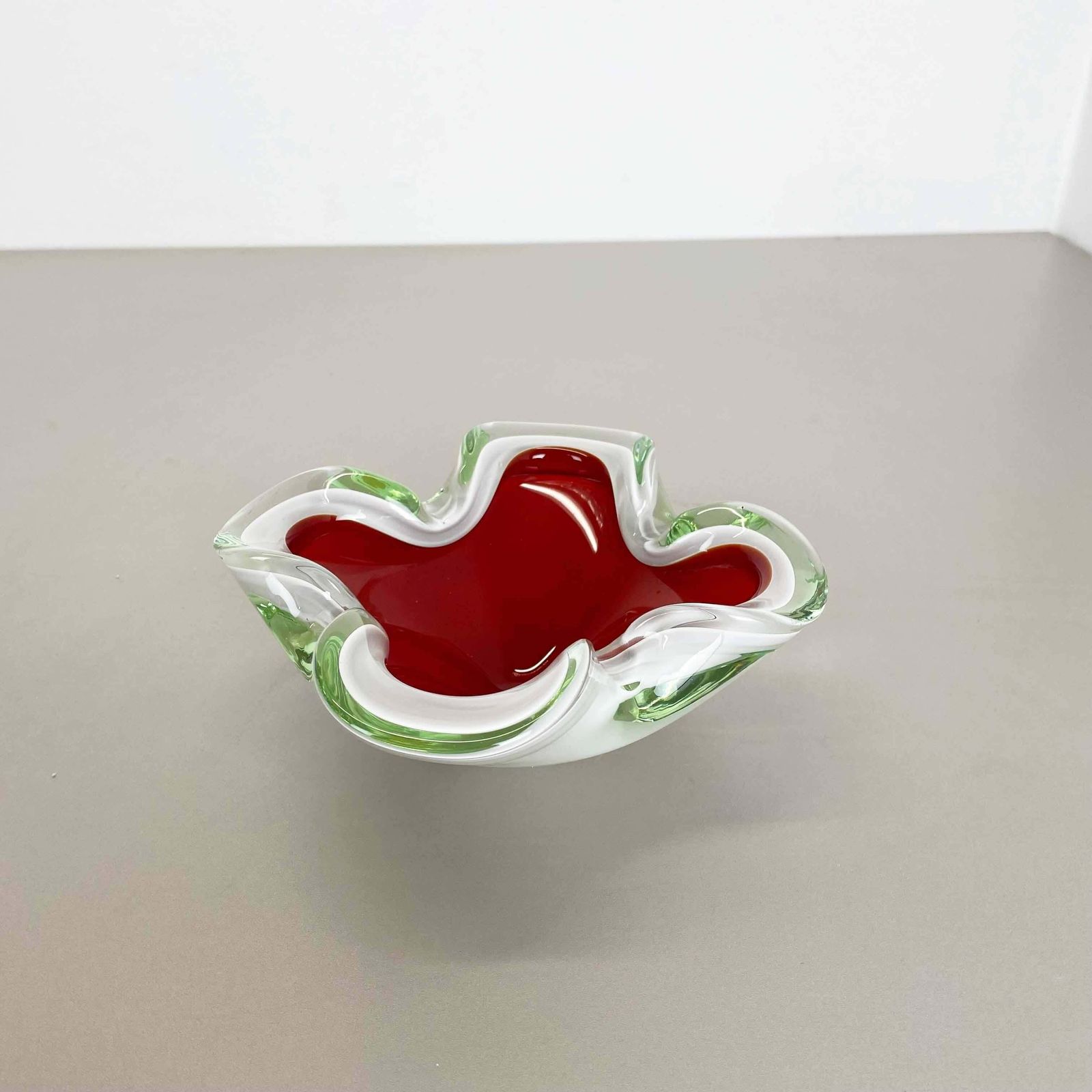 Large Murano Glass White Red Bowl Shell Ashtray Murano Italy 1970s photo furniture