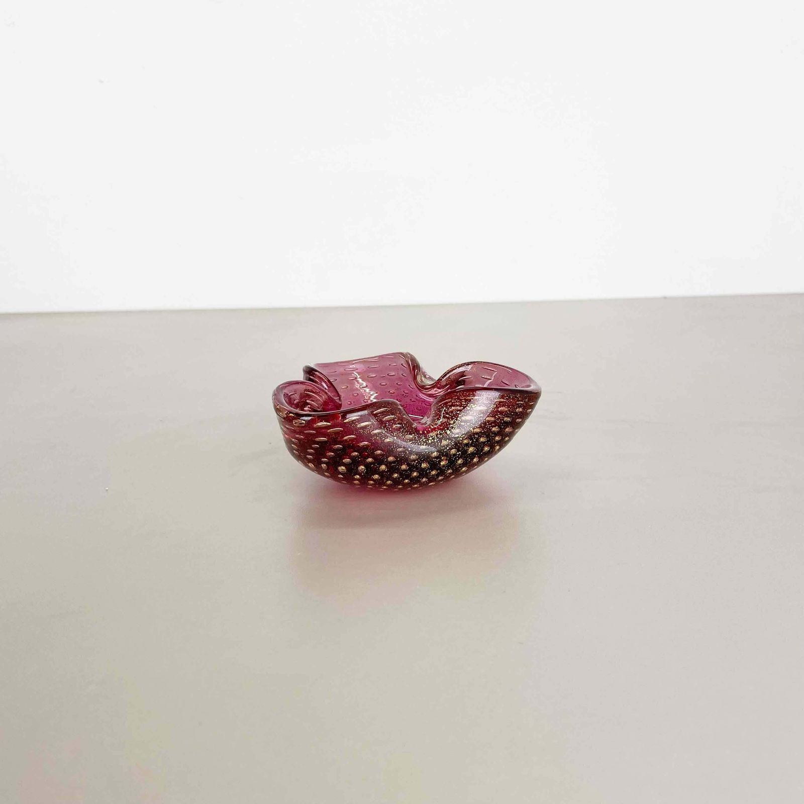 Murano Glass Pink Gold Dust Bowl Element Shell Ashtray Murano Italy 1970s photo furniture