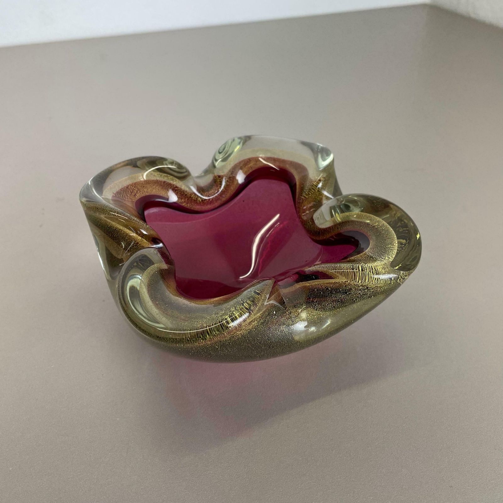 Large Murano Glass "Pink Gold" Bowl Element Shell Ashtray Murano, Italy, 1970s photo vinterior