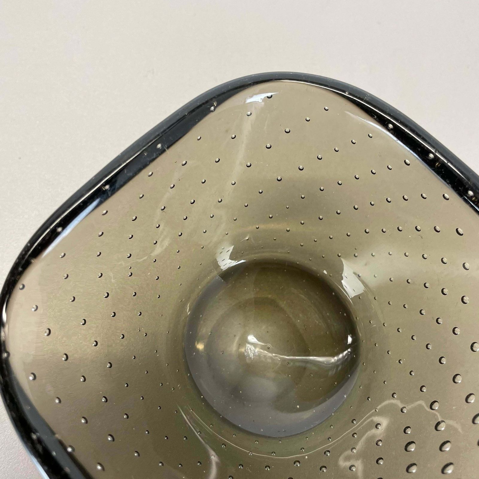 photo furniture Glass Bullicante "Green" Bowl Element Shell Ashtray By Venini Murano, Italy 1970
