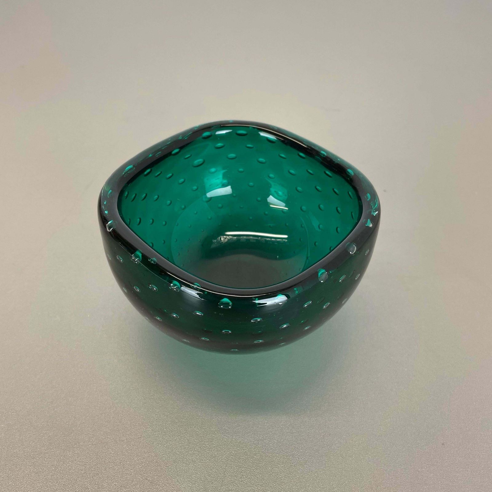 Murano Glass Bullicante "Green" Bowl Element Shell Ashtray Murano, Italy, 1970s photo vinterior