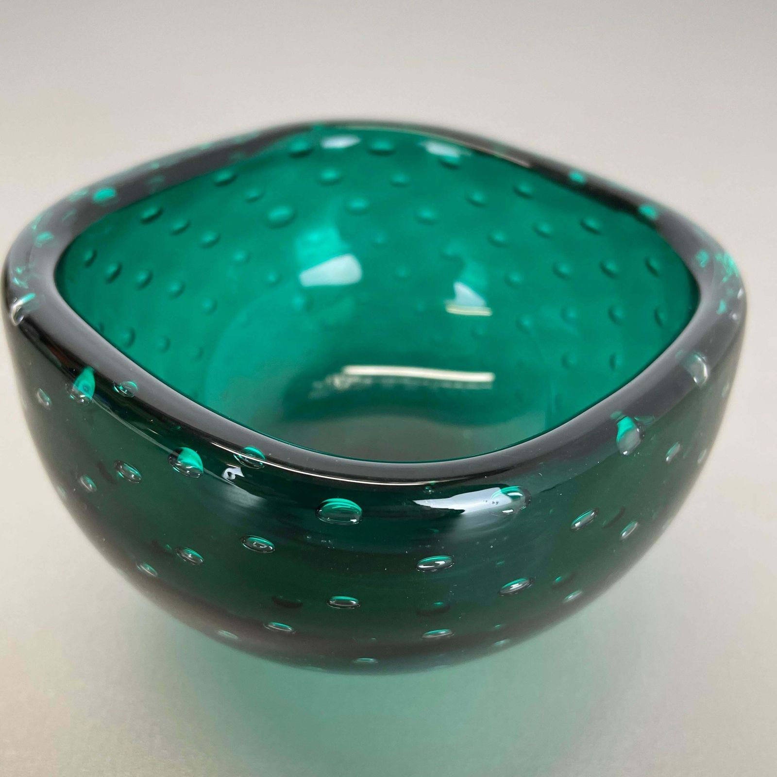 Murano Glass Bullicante "Green" Bowl Element Shell Ashtray Murano, Italy, 1970s