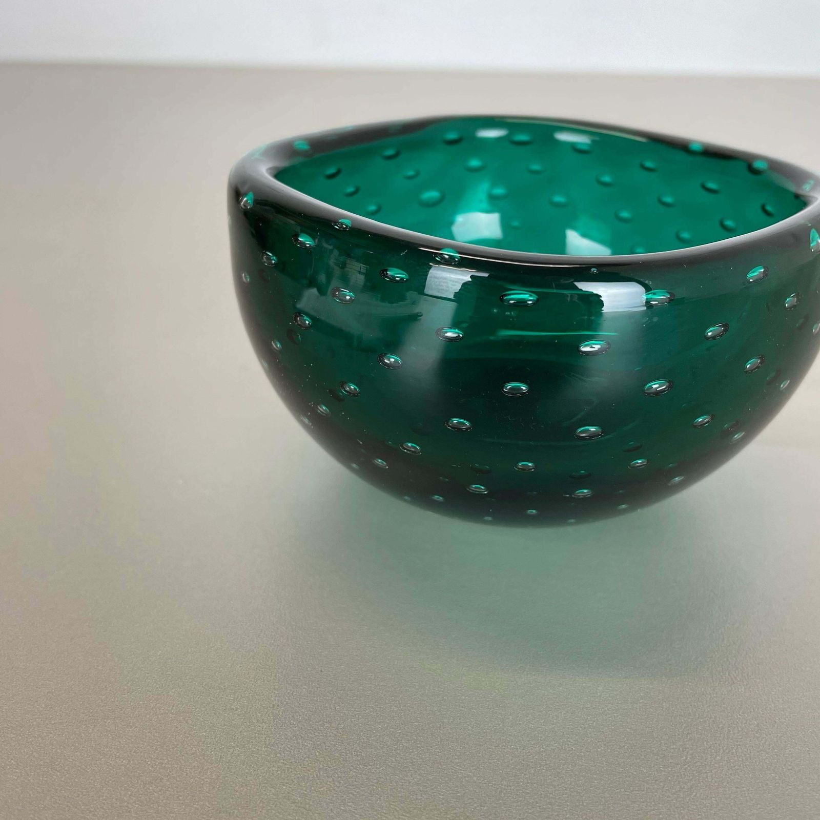 photo vinterior Murano Glass Bullicante "Green" Bowl Element Shell Ashtray Murano, Italy, 1970s