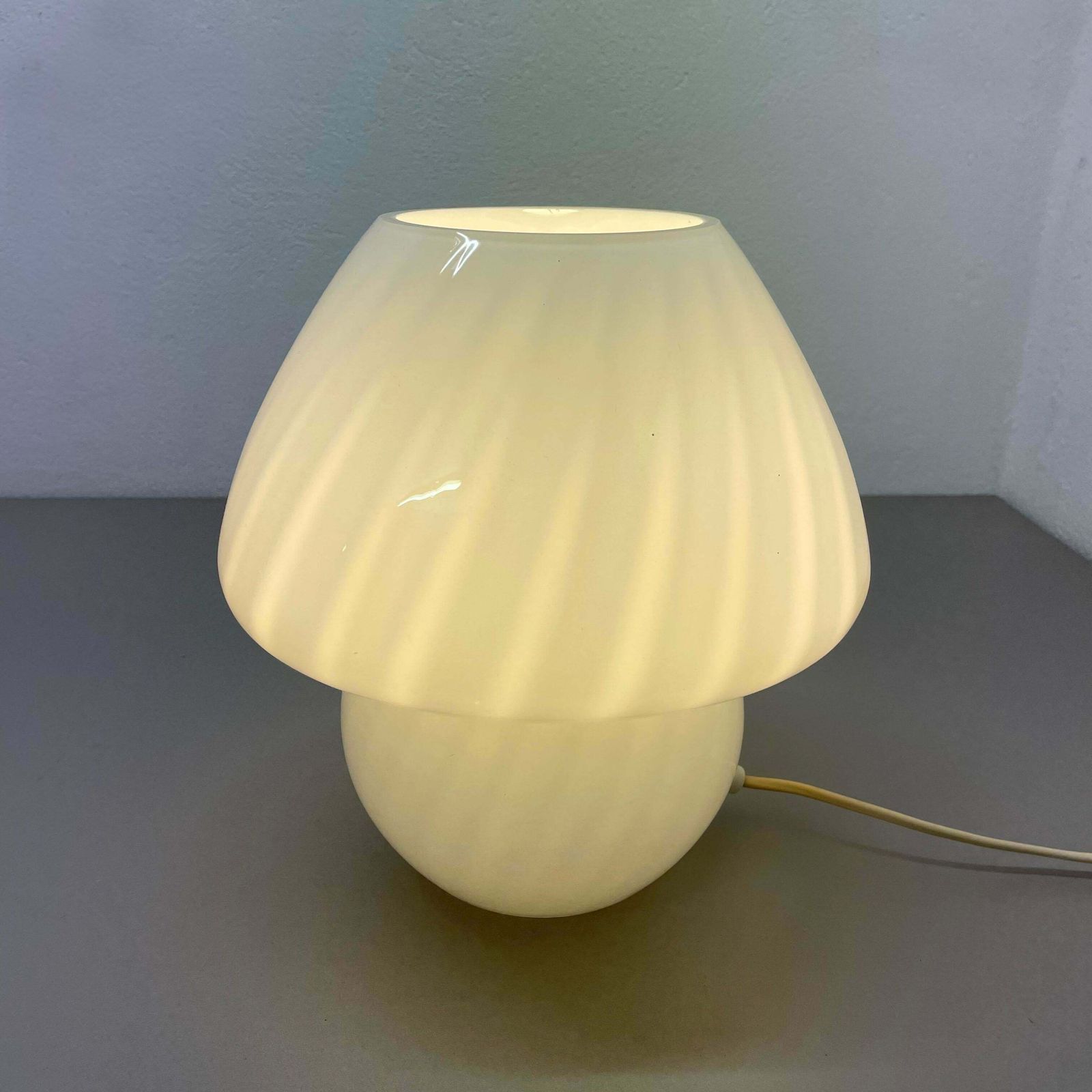 photo vintage "Mushroom" Murano Glass Table Desktop Light Made By Vetri Murano, Italy, 1970s