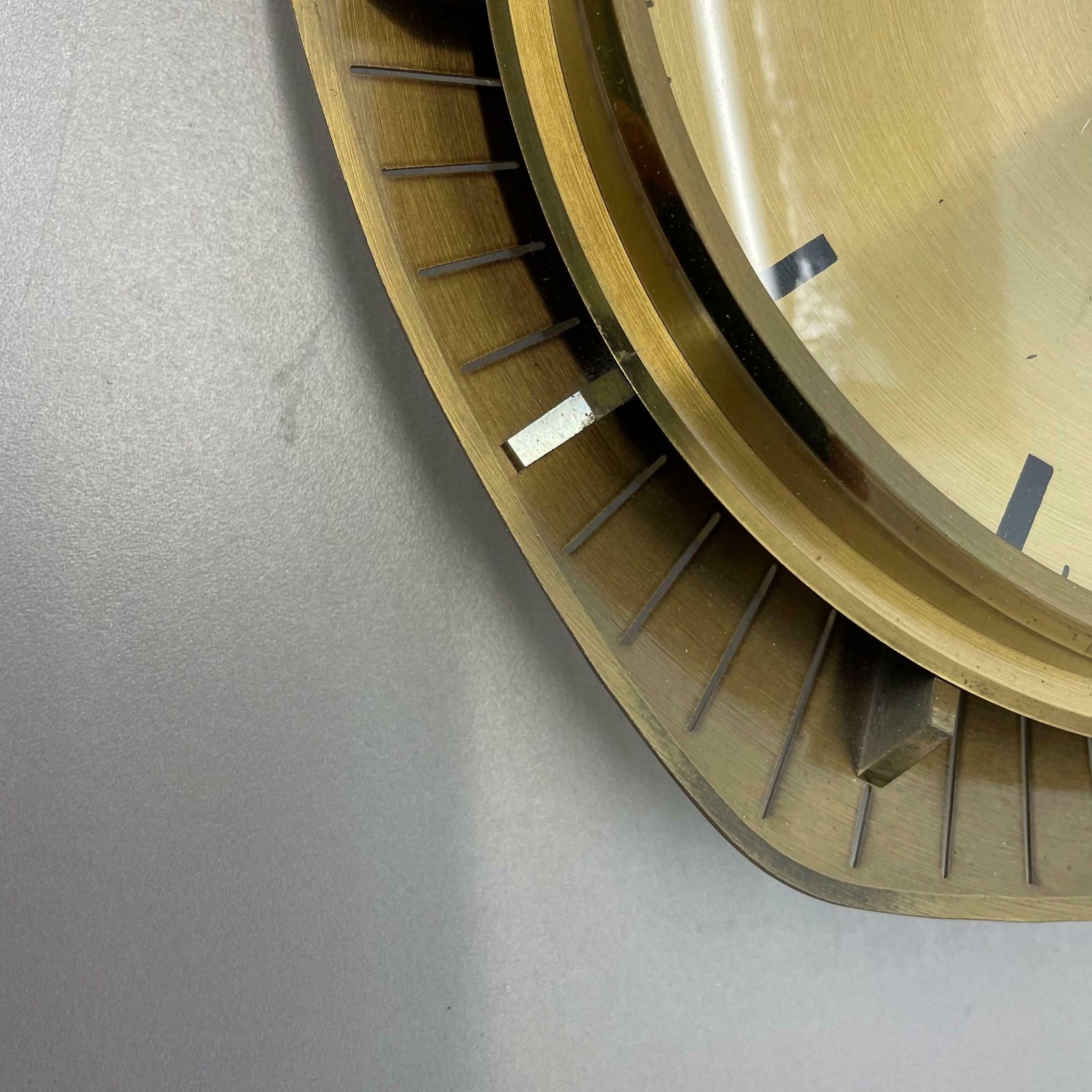 photo vinterior Vintage Hollywood Regency Brass Wall Clock Atlanta Kienzle Germany 1950s
