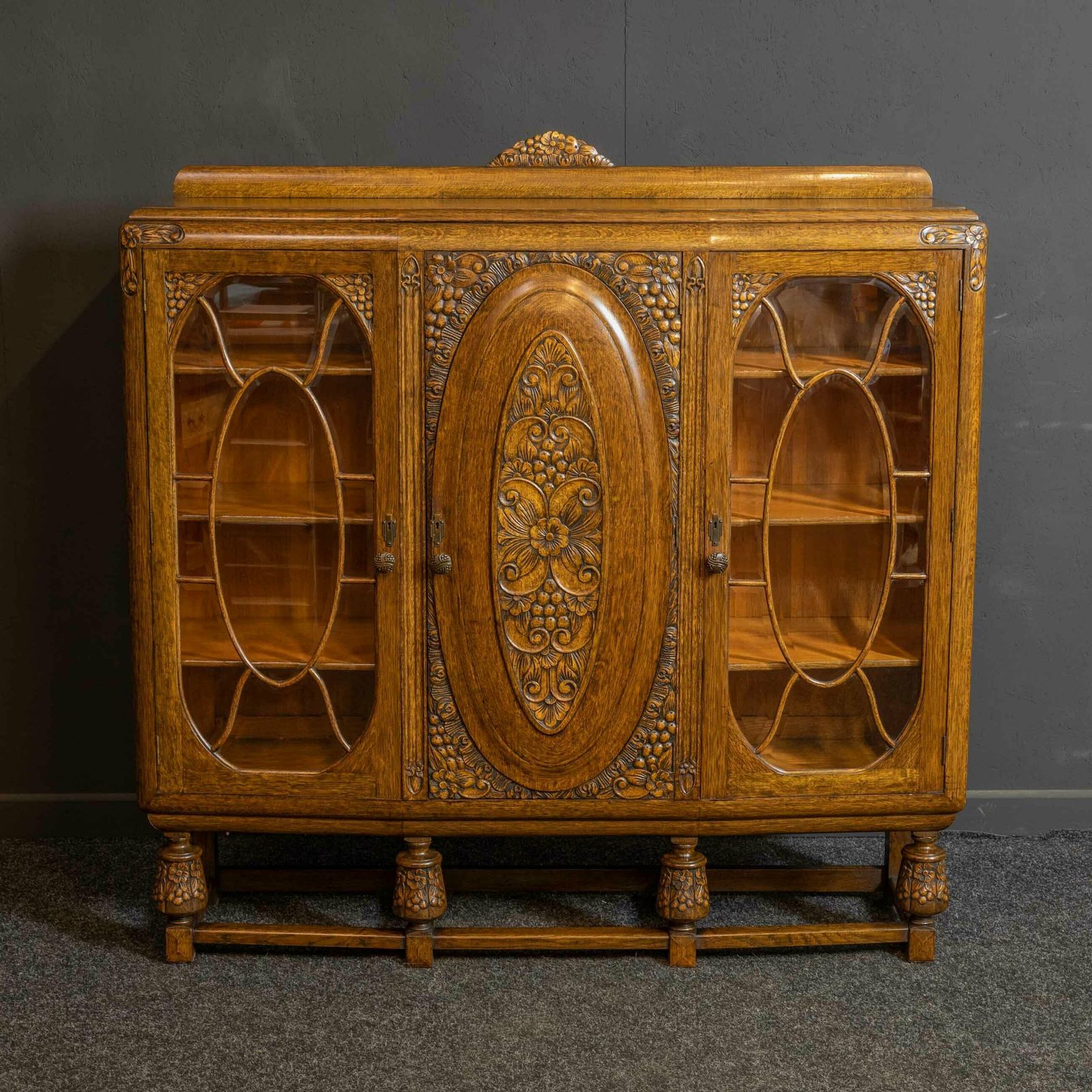 Early 20th Century Carved Oak Bookcase photo vinterior